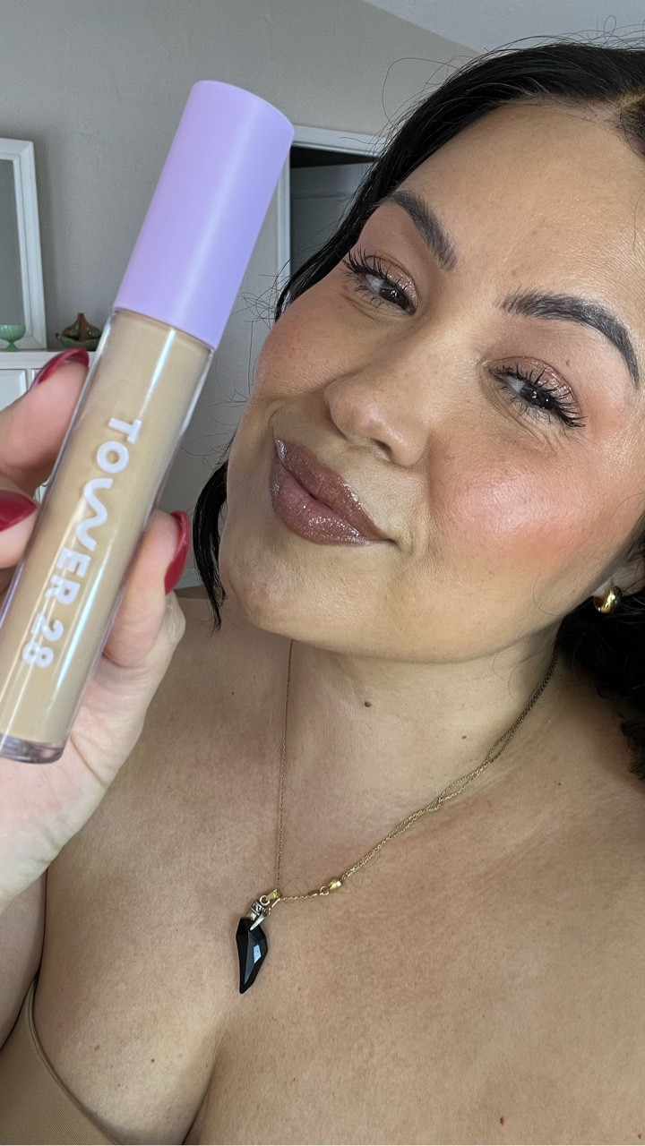 Review and wear test of the @tower28beauty Swipe All Over Serum Concealer on 49 year old skin. 

All products are always listed in my #ltk 

#nofiltermakeup #concealer #matureskinmakeup #affordablemakeup #matureskin #honestreview

#LTKOver40 #LTKBeauty #LTKFindsUnder50