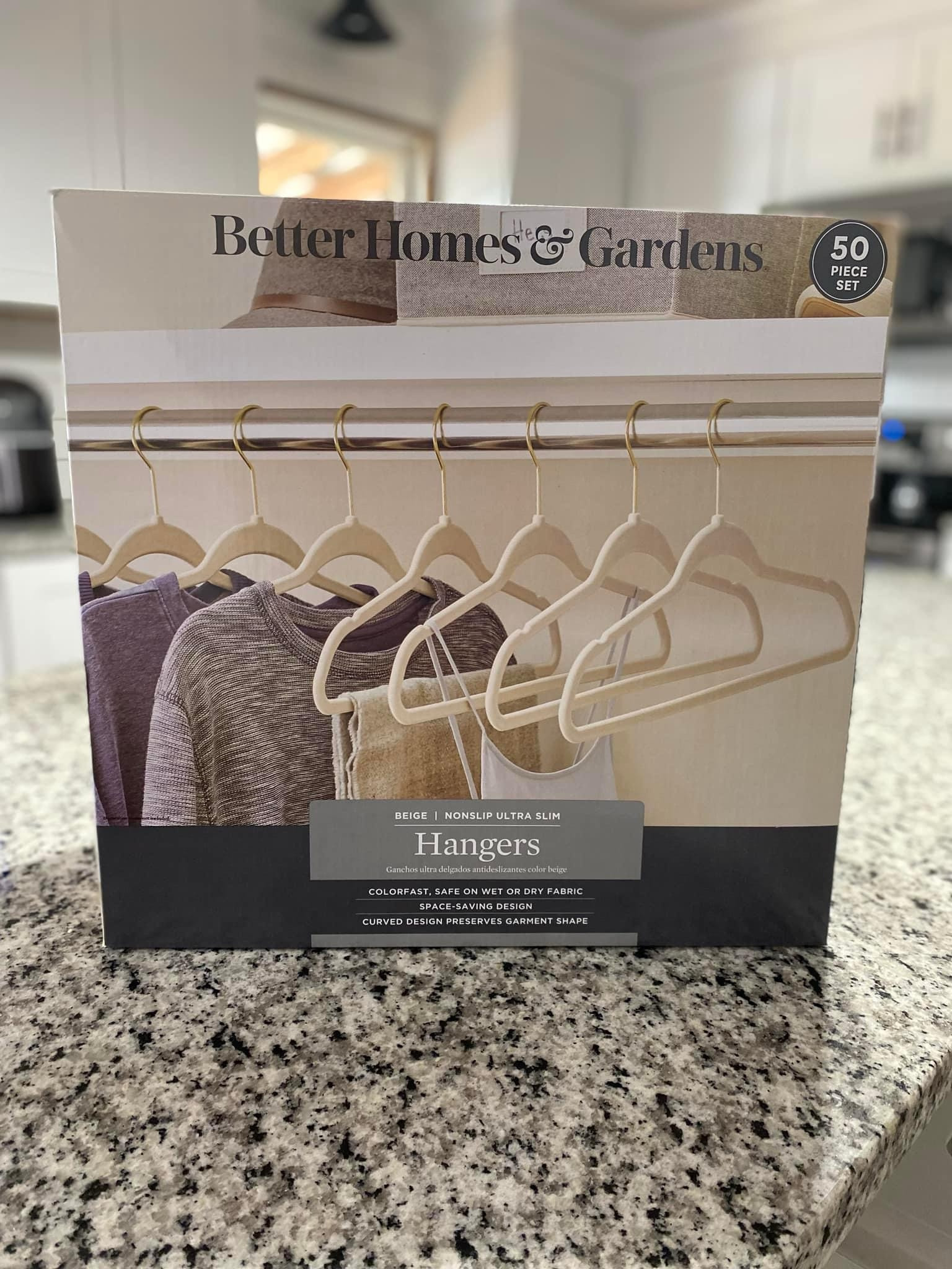 Sharing a personal fav! These velvet hangers have been a fav for years now, no more clothes slipping off! Get the set of 50 for just💲14.88!