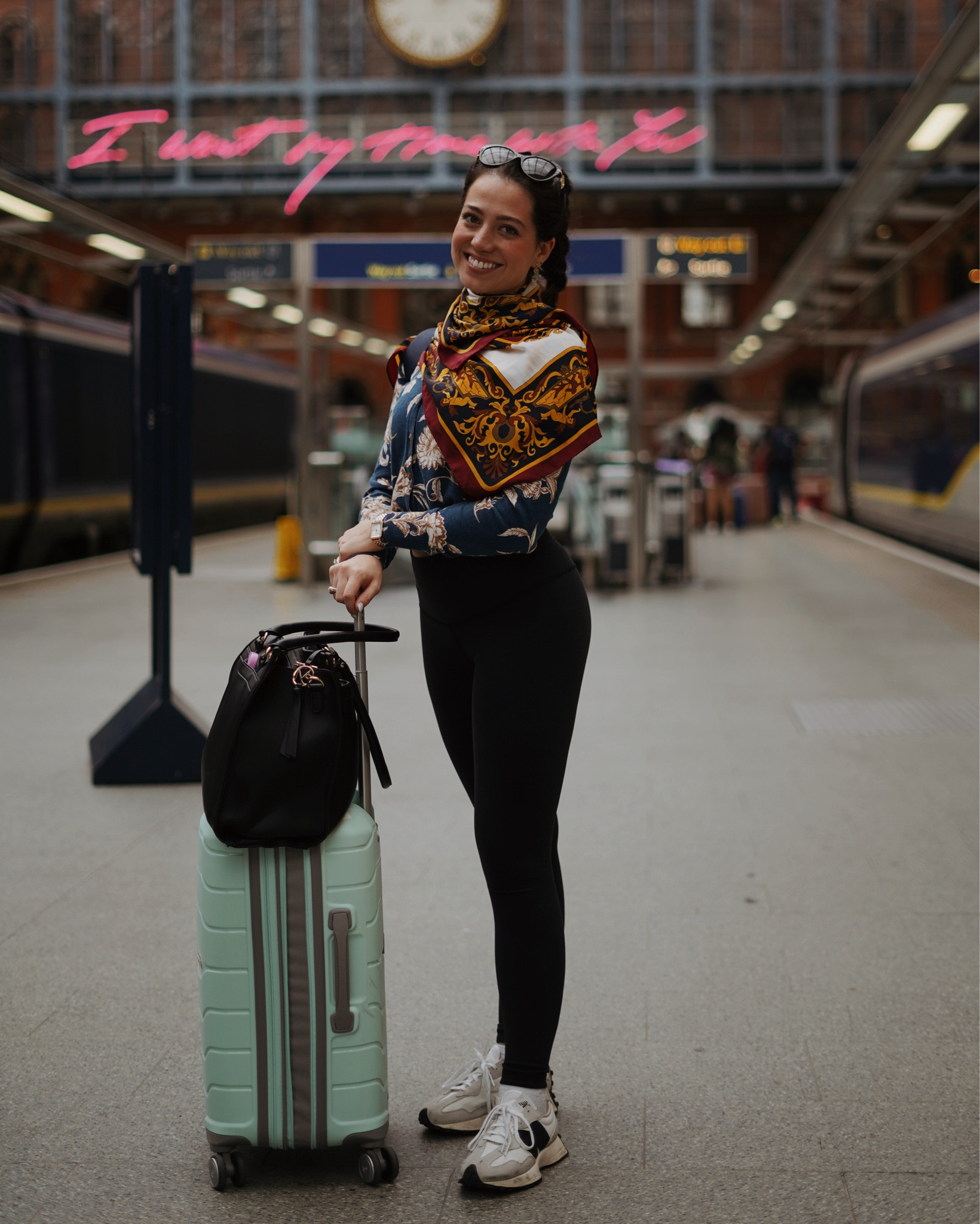 By far the best carry-on set I’ve used. Was away for nearly 3 weeks, and packed everything in the samsonite Freeform carryon, laptop bag, and compression cubes within 


#LTKTravel #LTKStyleTip