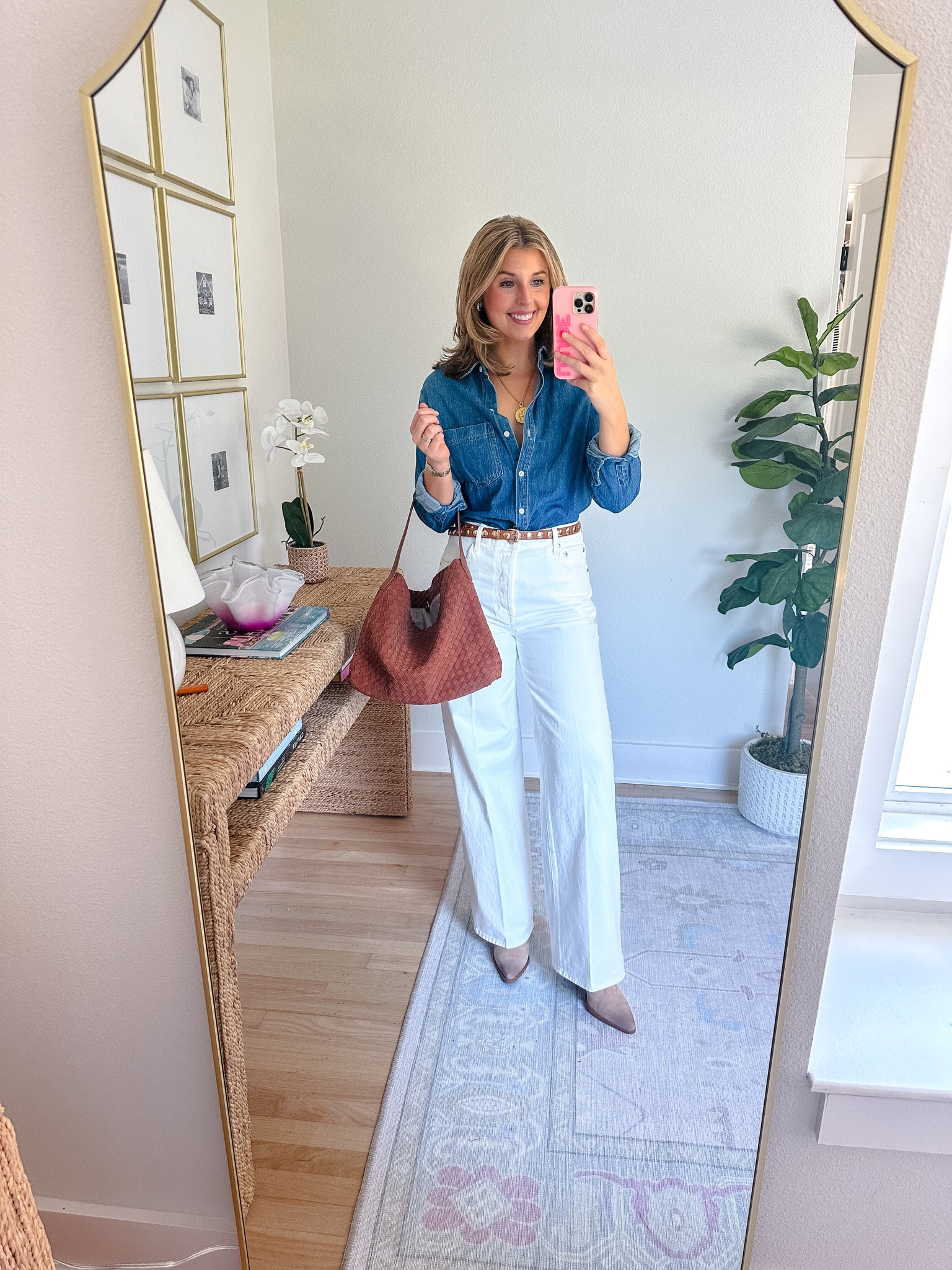 Fall outfit idea! Wearing an XS in top and 26 in jeans!