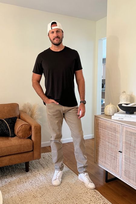 Easy outfit for the guys! Joe is 6’2” 195ish lbs with an athletic slim build and wears a L in tops and 33x34 or L in pants. 

Men’s outfit idea, Abercrombie mens

#LTKmens #LTKSeasonal #LTKSale