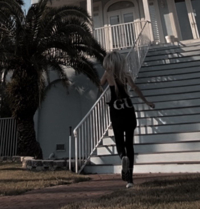 my morning mirror routine.
nothing extra. nothing trendy.
just what i actually use — on repeat.

simple systems > trying new things every week.
that goes for skincare, movement, and life.

linked here 🤍


#LTKmomlife #LTKgrwm #LTKvlog