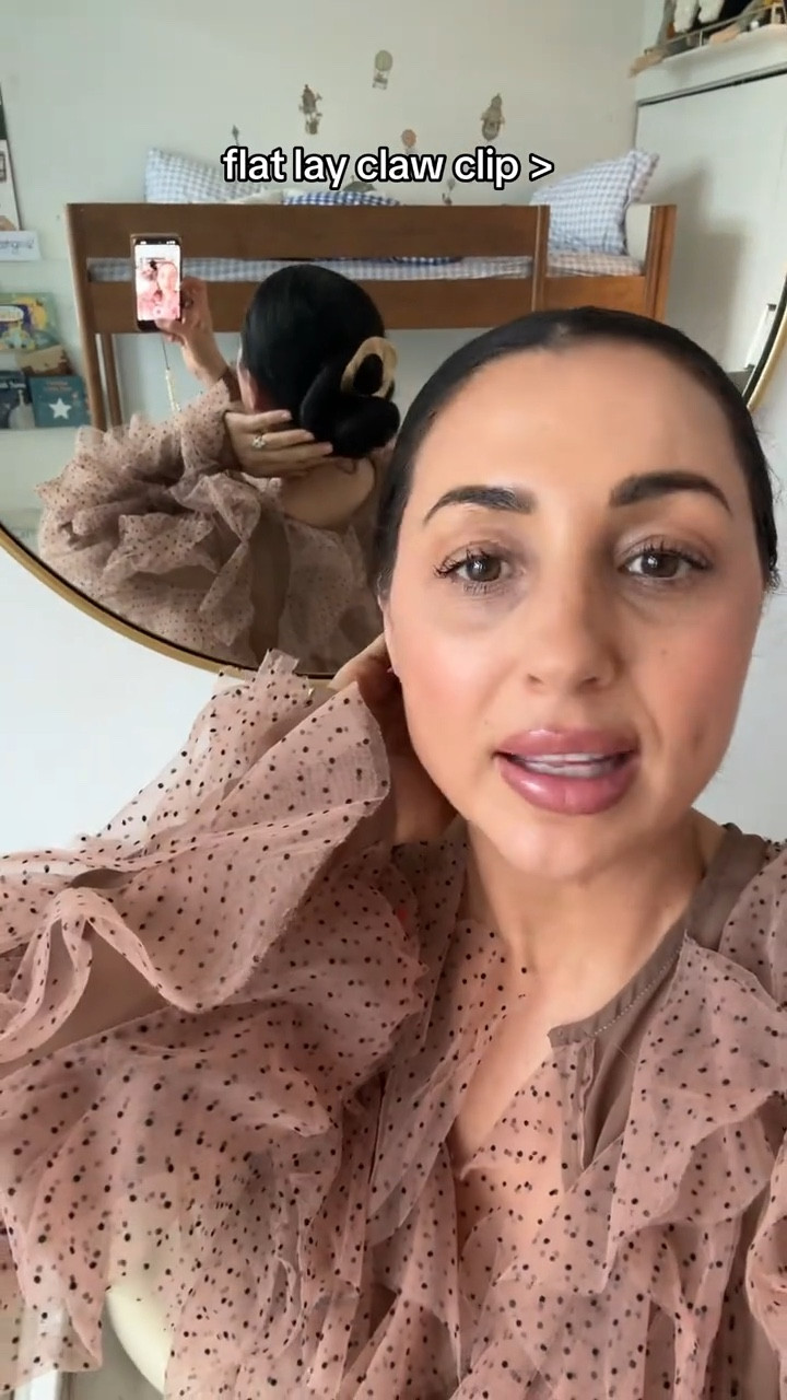 flat lay claw clip for the win 

#LTKmomlife #LTKgrwm #LTKBeauty