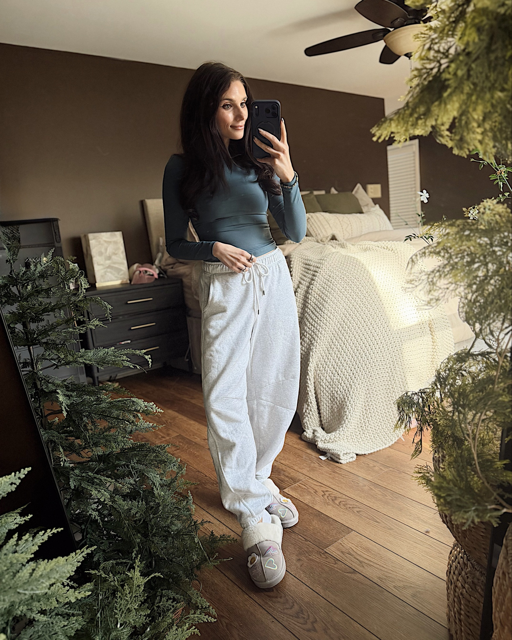 These shirts from @amazon seriously are such a good basic to have around! They provide the perfect level of compression that just smoothes and hugs your body! Love them paired with anything from sweatpants to jeans 🤍

#LTKPetite #LTKFindsUnder50 #LTKStyleTip