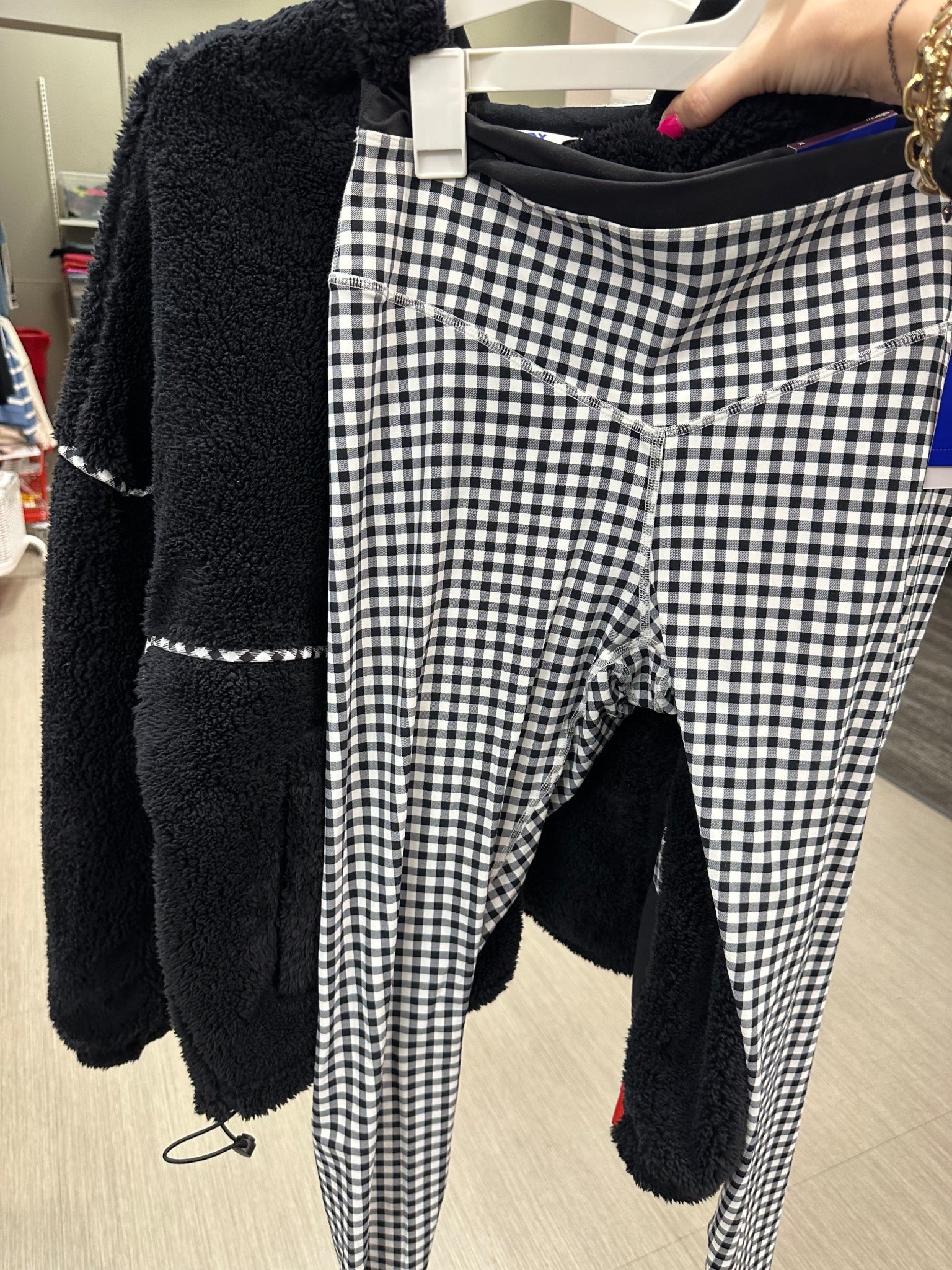 Activewear, plaid, target fashion, leggings, winter errands outfit, travel outfit 

#LTKdayinmylife #LTKActive #LTKootd