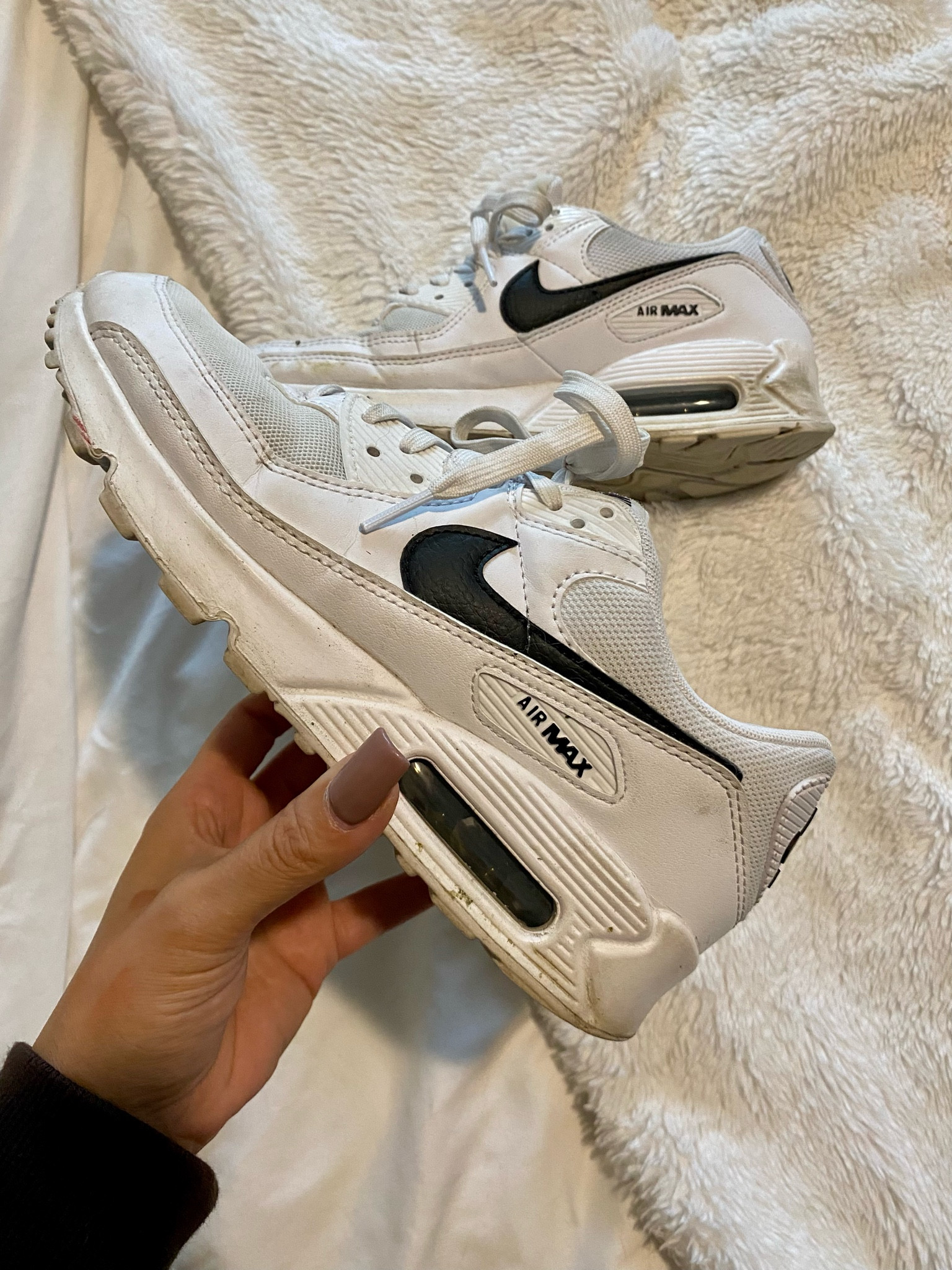 Nike Air Maxes, perfect for any outfit

Nike | fall shoes | shoe crush | Nike shoes | fall must have shoe | shoes | sneakers | fall sneakers | 

#LTKstyletip #LTKfitness #LTKshoecrush