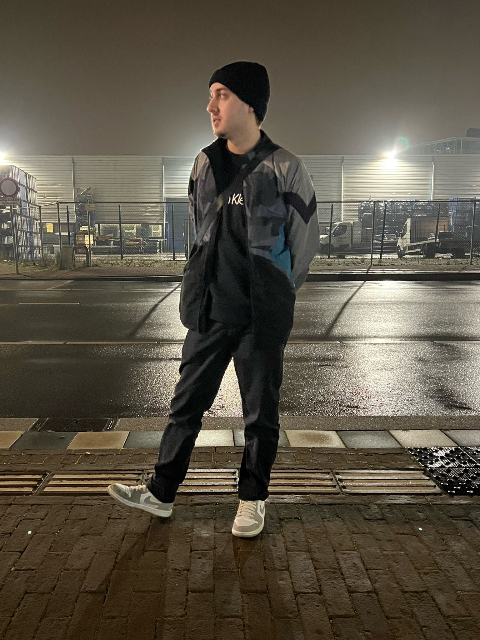 Went to the première of Cocaine Bear! 🐻❄️ This was my fit :

Jacket: Daily Paper/ L
Crewneck: Calvin Klein / L
Pants: Primark / 30W-32L
Shoes: Air Jordan 1 MID Wolf Grey
Bag: Shein

#LTKeurope #LTKmens #LTKfit