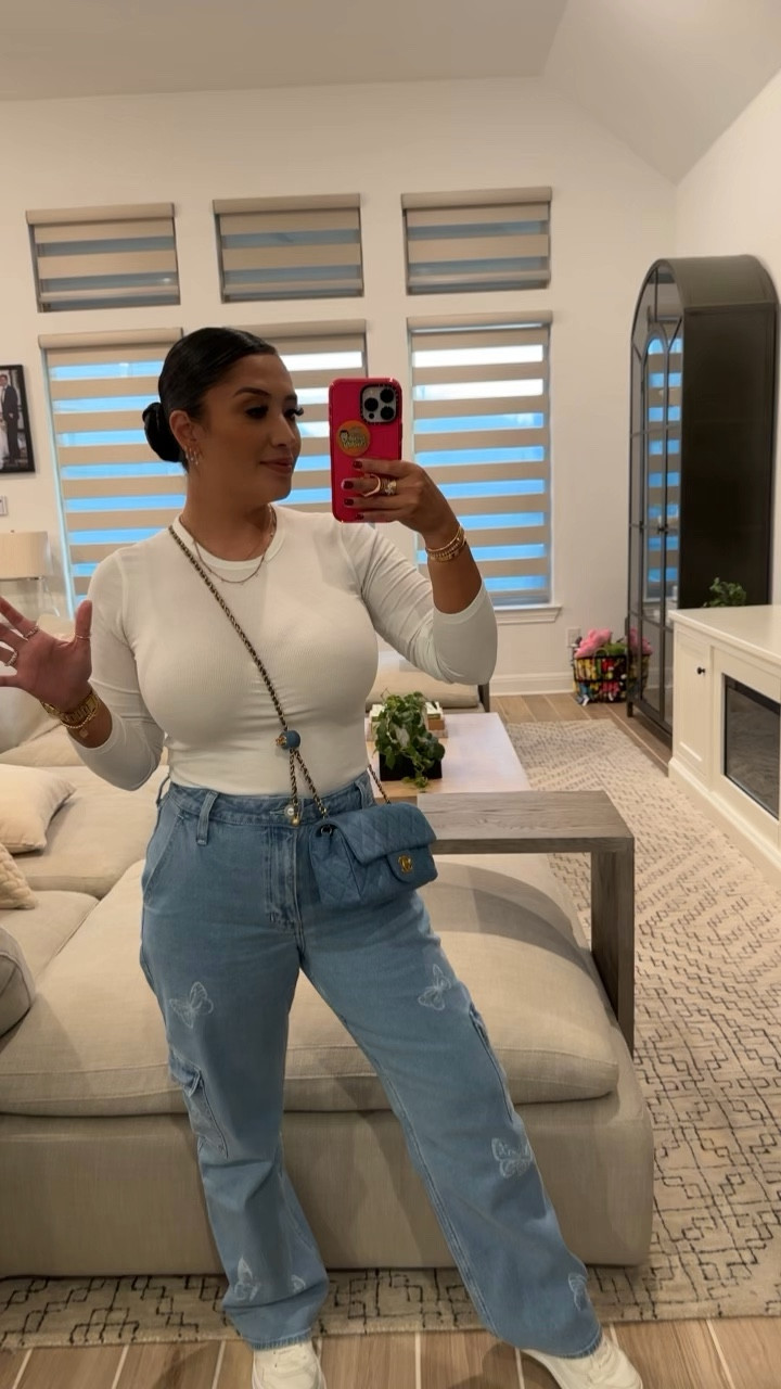 These butterfly cargo jeans are sooo nice 

#LTKfindsunder50 #LTKSeasonal