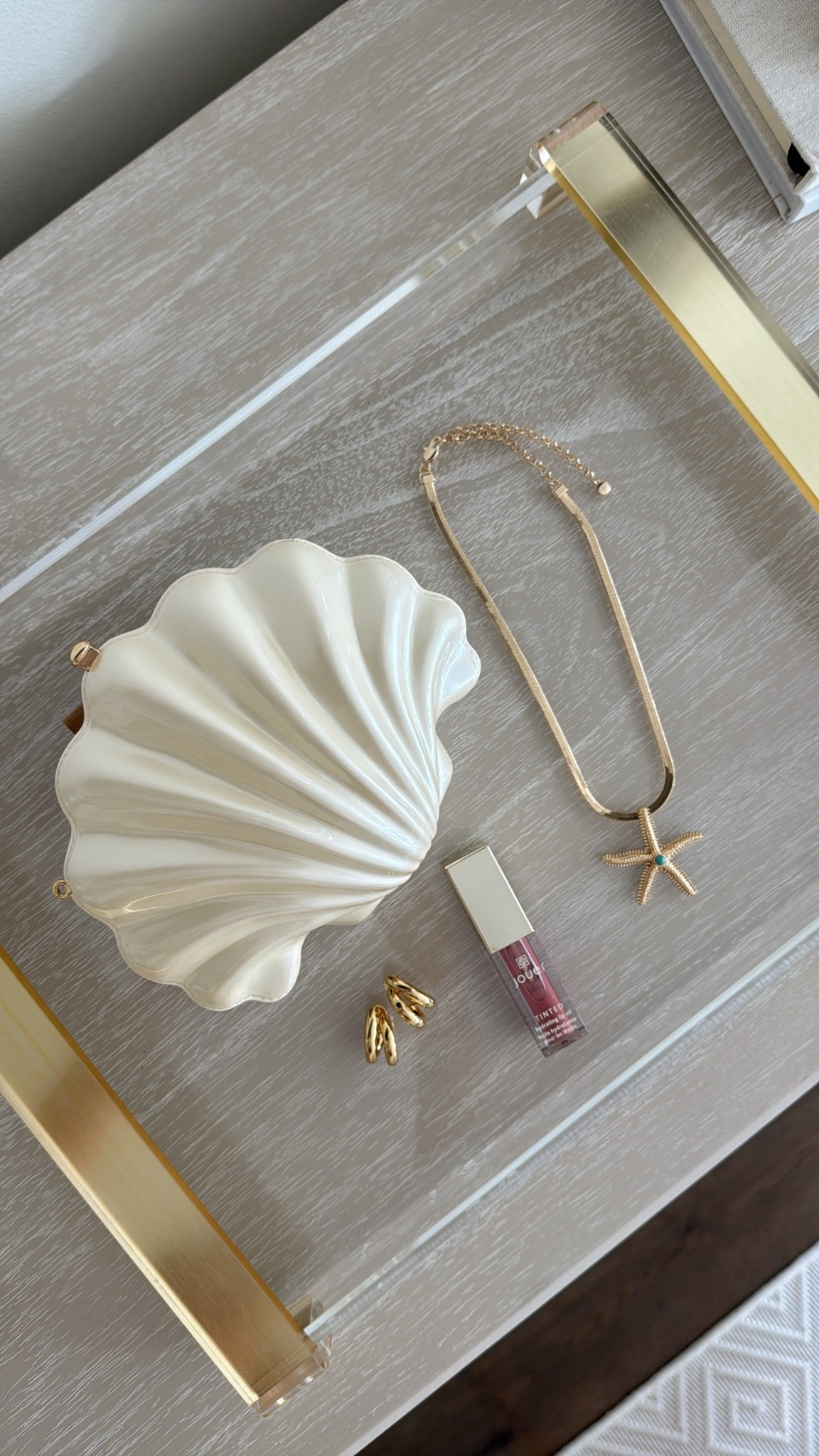 lip shade “any day"

revolve, spring, vacation, shell purse, gold jewelry, lip gloss, lip combo

#LTKTravel #LTKBeauty #LTKSeasonal