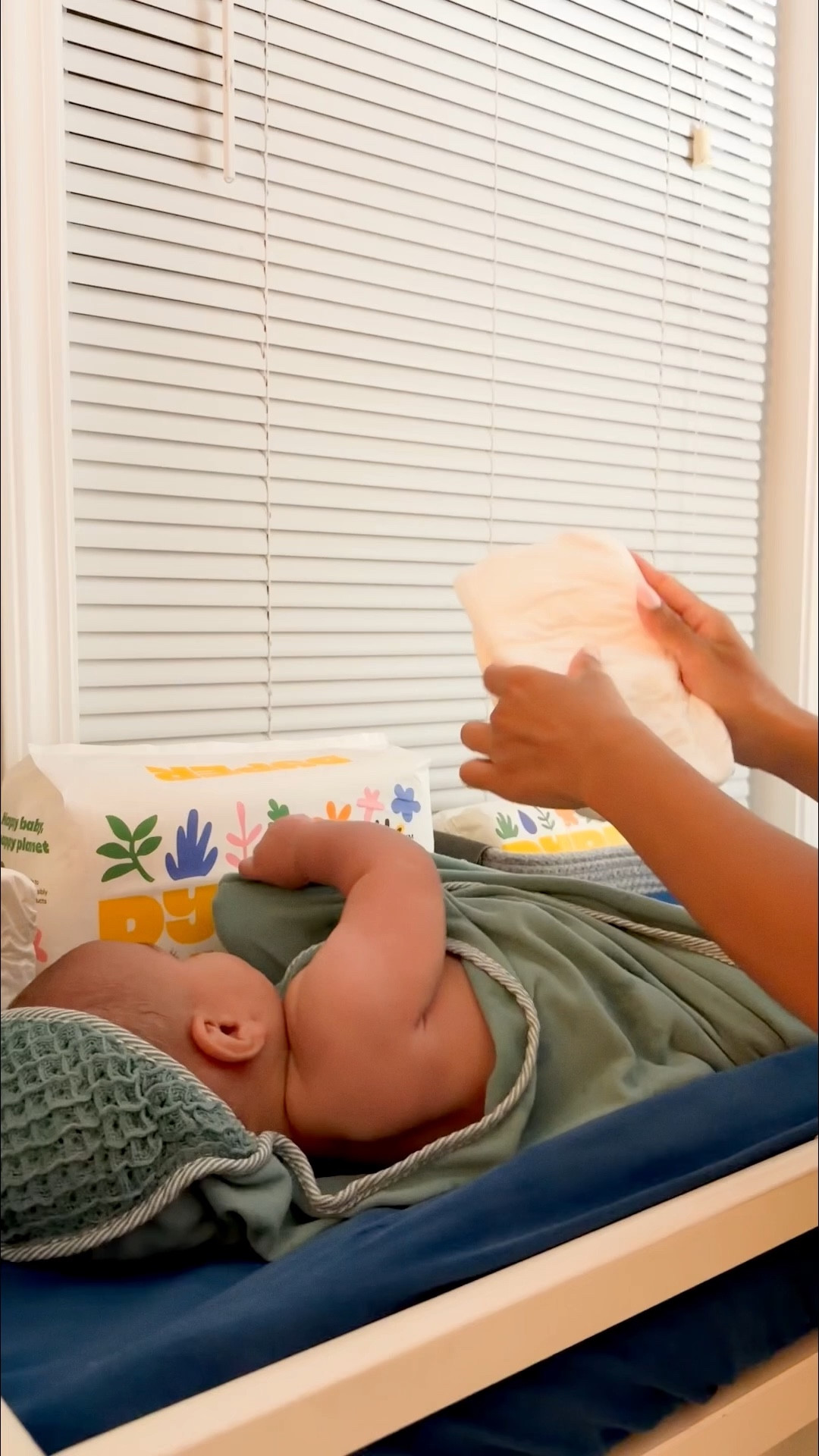 #ad One thing I don't stress about?
Diapers + wipes. 

@DYPER  has been a game changer for overnight dryness + sensitive skin
Plus, no harsh chemicals. 

Because anything that helps baby sleep longer... I'm keeping. 🙌🏽🦒

#giftedbydyper #dyperpartner  

#LTKBaby #LTKstorytime #LTKdayinmylife