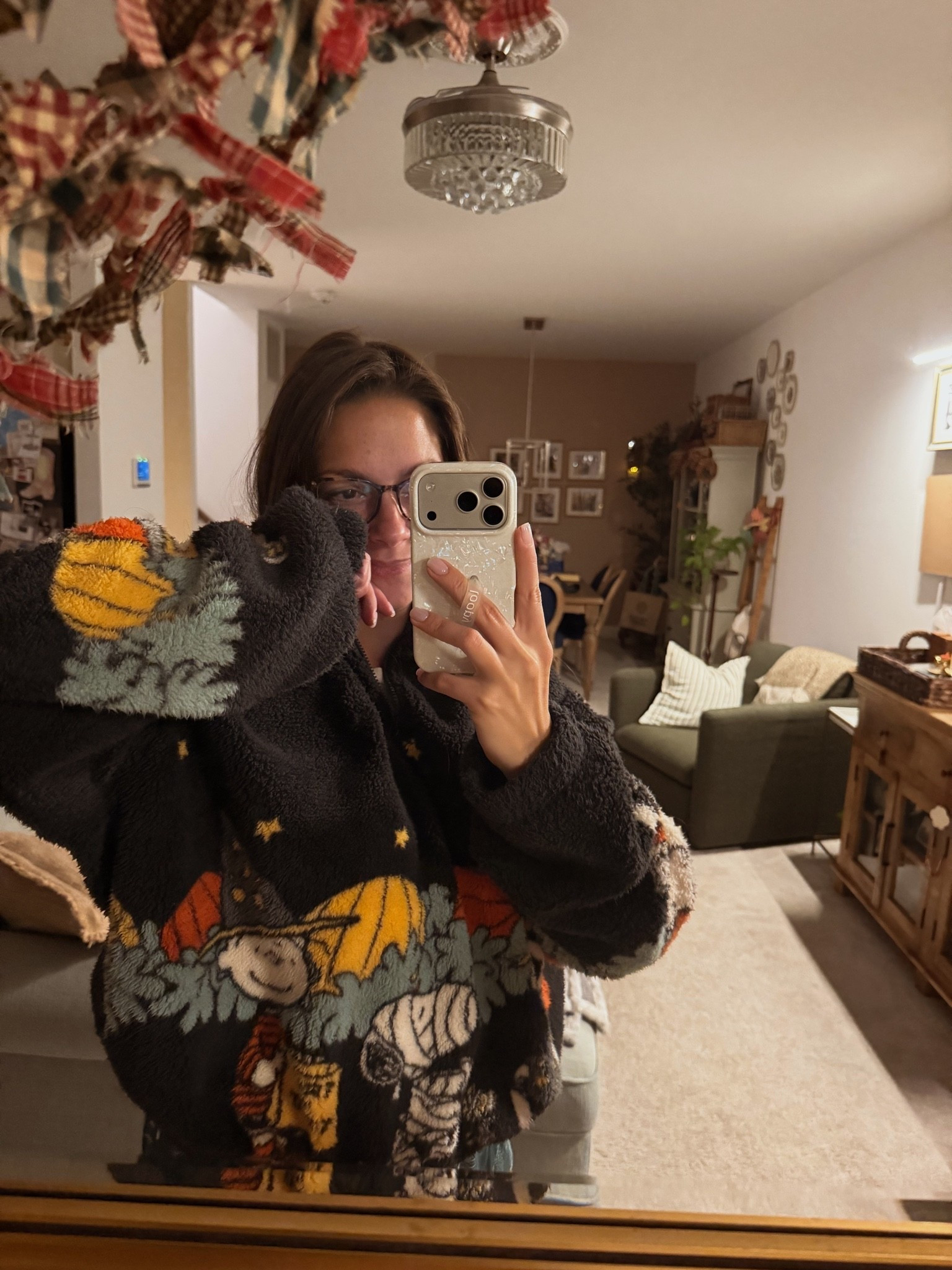 The VIRAL Charlie Brown fleece is on sale for $28!!!! RUN! I sized up bc it’s a juniors.

#LTKootd #LTKmomlife