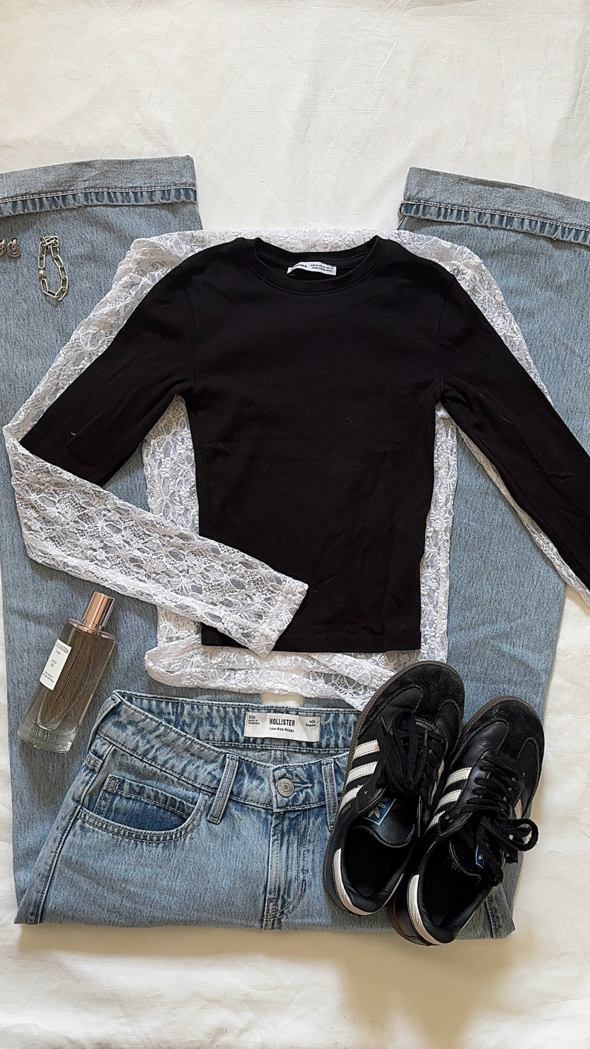 Love me a Lacey top 
Earrings - https://s.click.aliexpress.com/e/_o2bKXTD
Jeans - Hollister size 24 
Top - BERSHKA size xs ( runs a little small) 