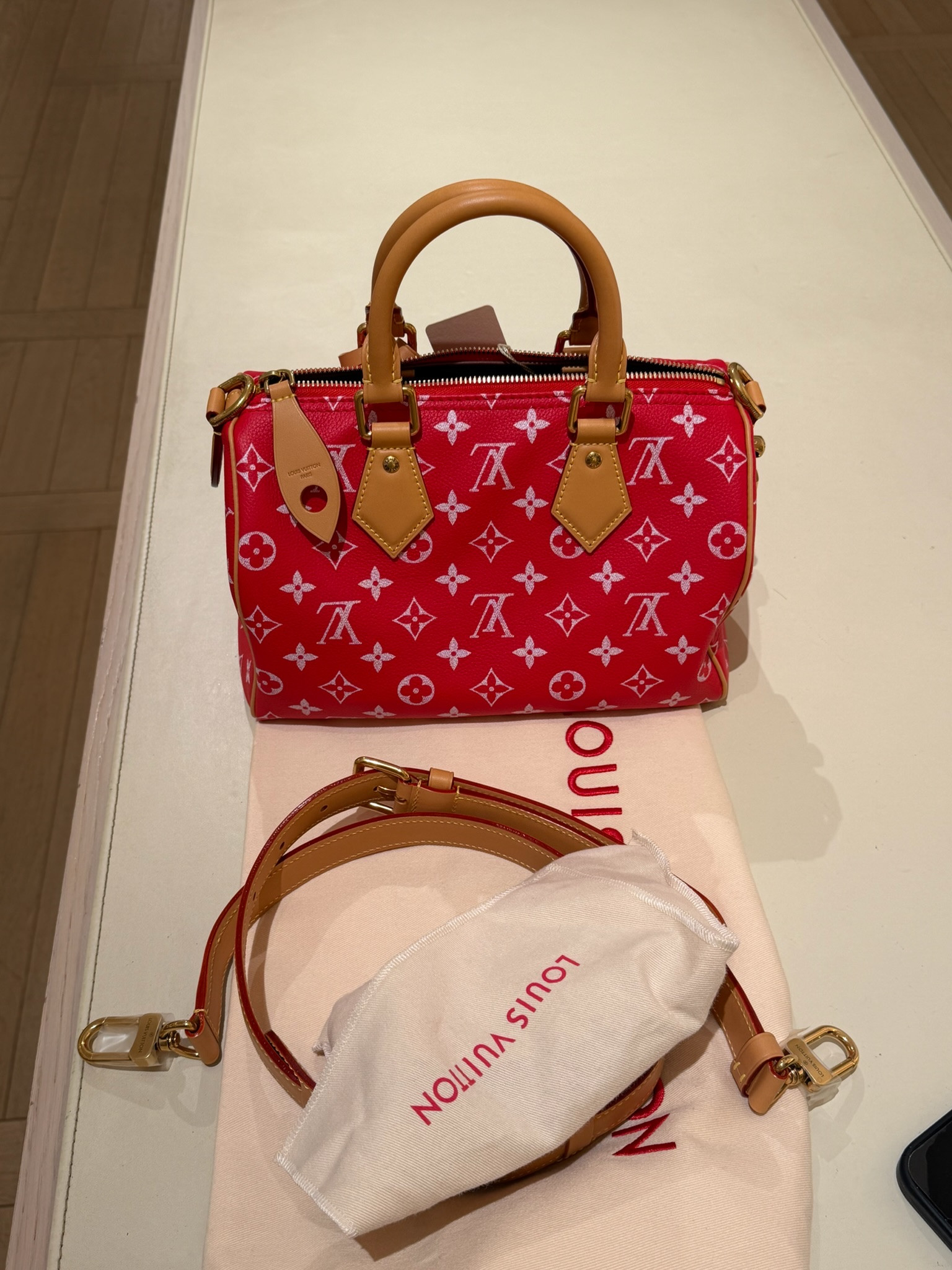 obsessed with this bag 😍❤️ the perfect red moment — linked on LTK! 👜 #HandbagLove #BagOfTheDay #LTKitbag #LTKfind #SloaneStephens 

 #LTKootd