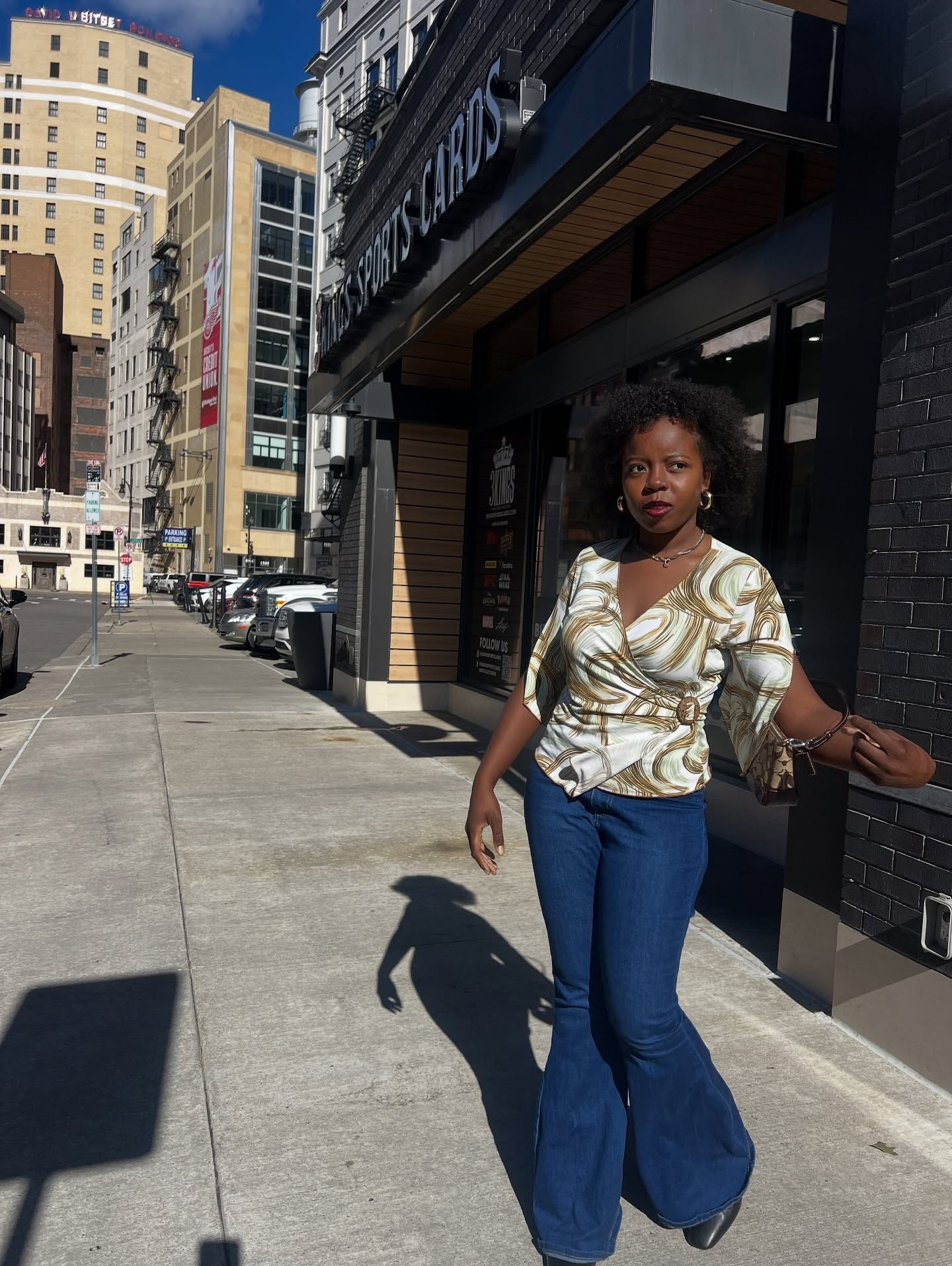 One time for the bell bottoms and flowy blouse 🫶🏾✨💕

Pants: @swankaposh 
Top: @valueworldthrift 
Coach bag from @valueworldthrift 
Boots: @hm 
•
•
•
•
•
•
•
•
•
#fallfashion #falloutfit #blouses #thriftstyle #bellbottoms
