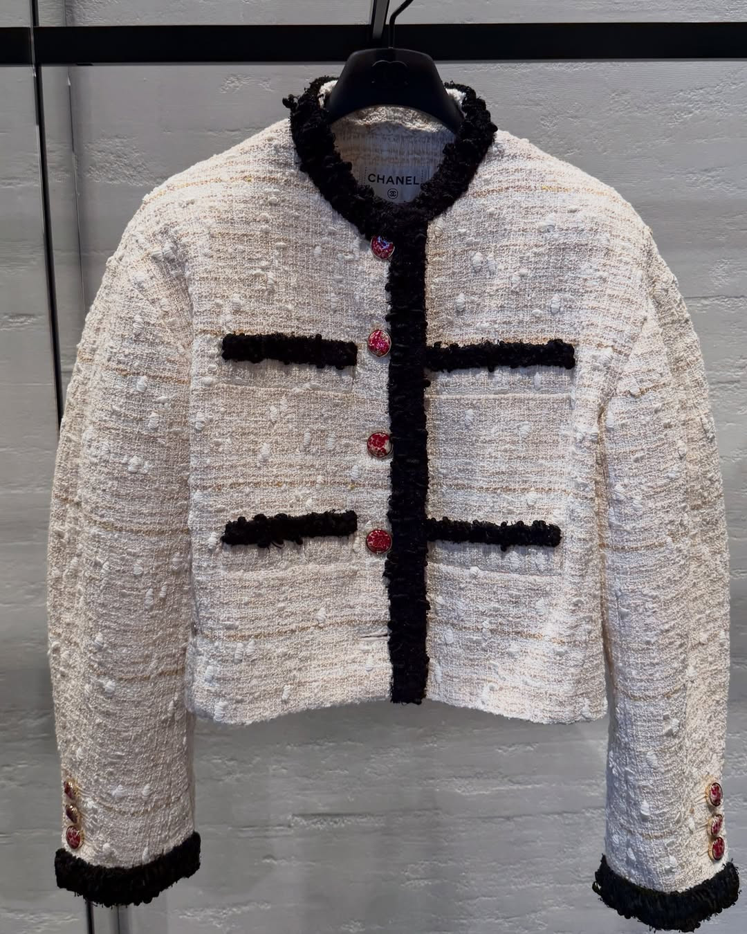 Chanel tweed jacket

#LTKWorkwear #LTKootd #LTKdayinmylife