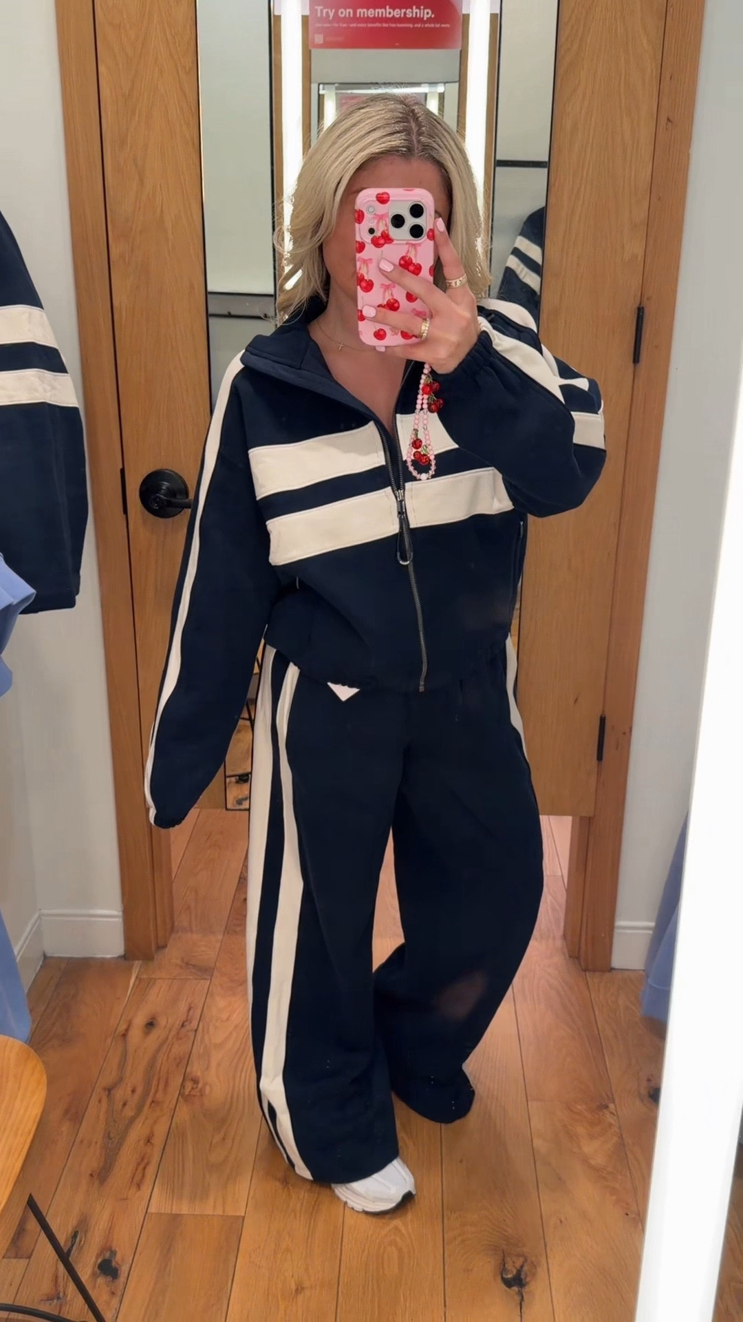 New @lululemon striped matching set! 
Size xs
Nike sneakers tts 