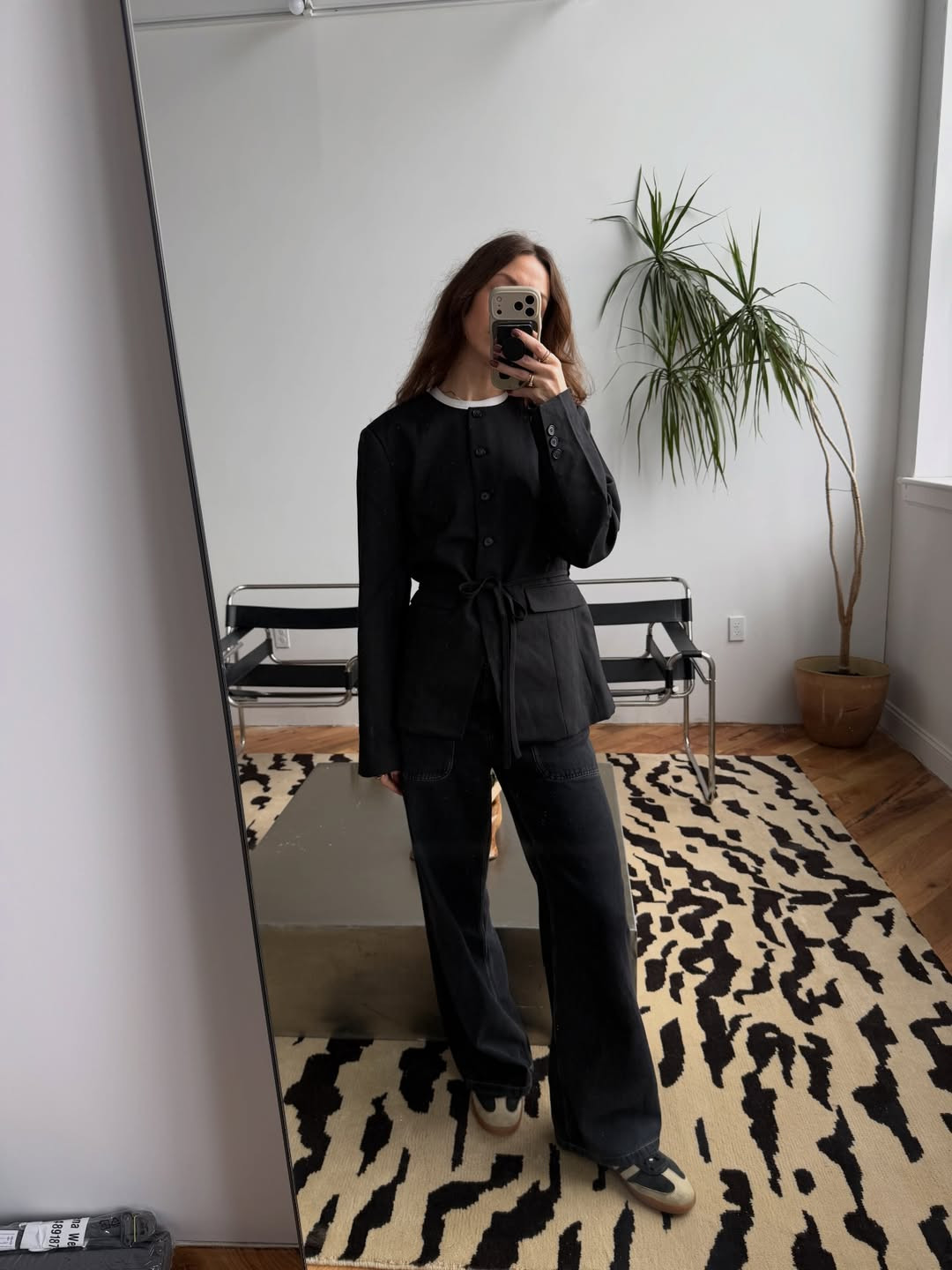 Casual chic blazer and sneakers outfit for a day out in the city. 

 #LTKootd #LTKWorkwear #LTKTravel