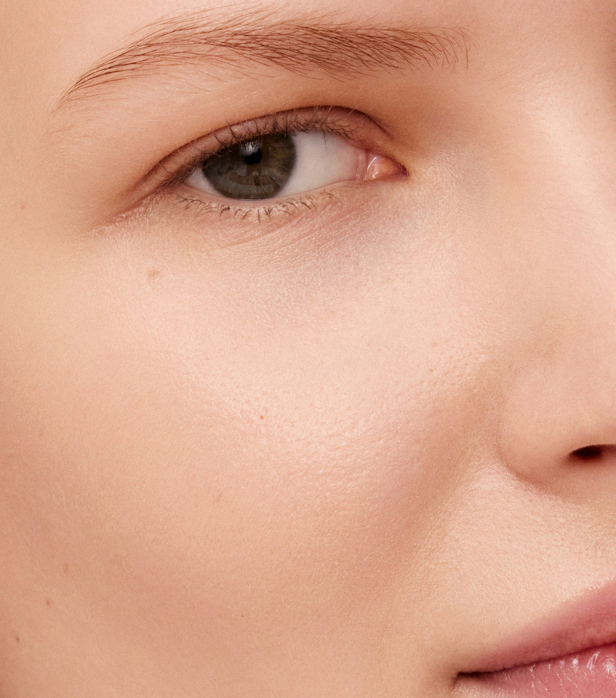 Vital Pressed Skincare Powder in Translucent by Westman Atelier | Westman Atelier | Westman Atelier