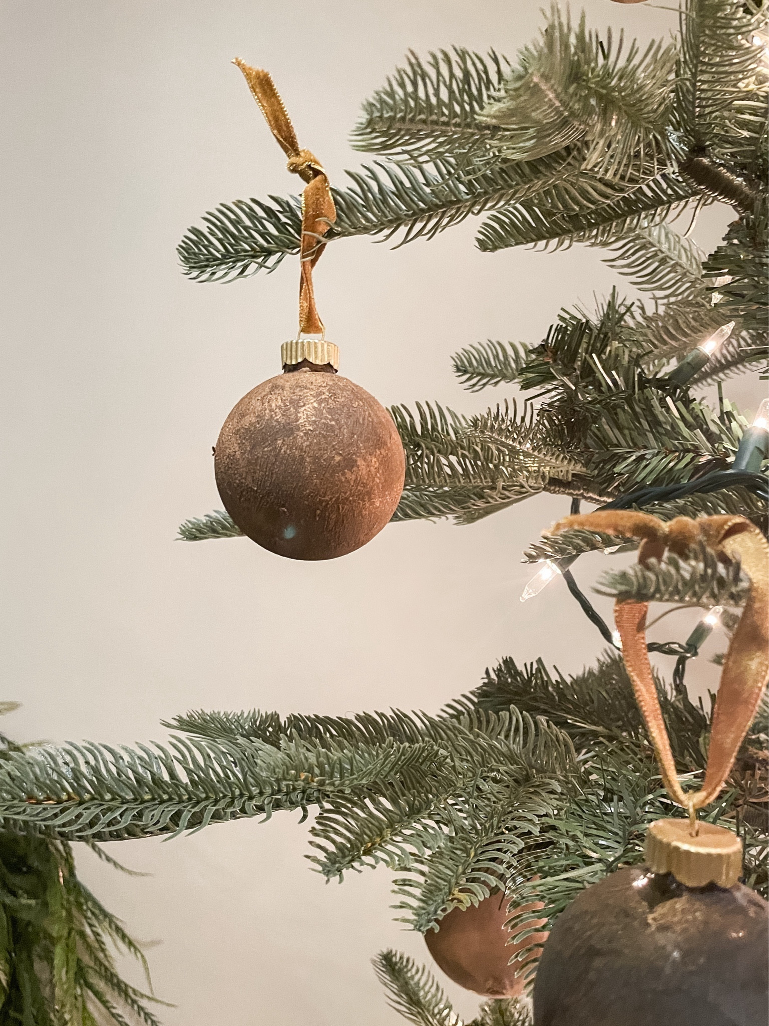 Here is the supply list for the DIY metallic textured ornaments. 

Craft paint.  Glass bulb ornaments.  Velvet ribbon.  Run n buff.  Matte enamel.  



#LTKHoliday #LTKhome #LTKfindsunder50