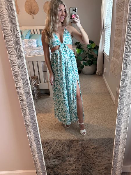 Floral Print Backless Knot Halter Dress. Love the cut our sides and thigh slit on this dress! $15

Travel dress
Vacation dress 
Resort dress 
Backless dress 

#LTKFind #LTKunder50 #LTKtravel