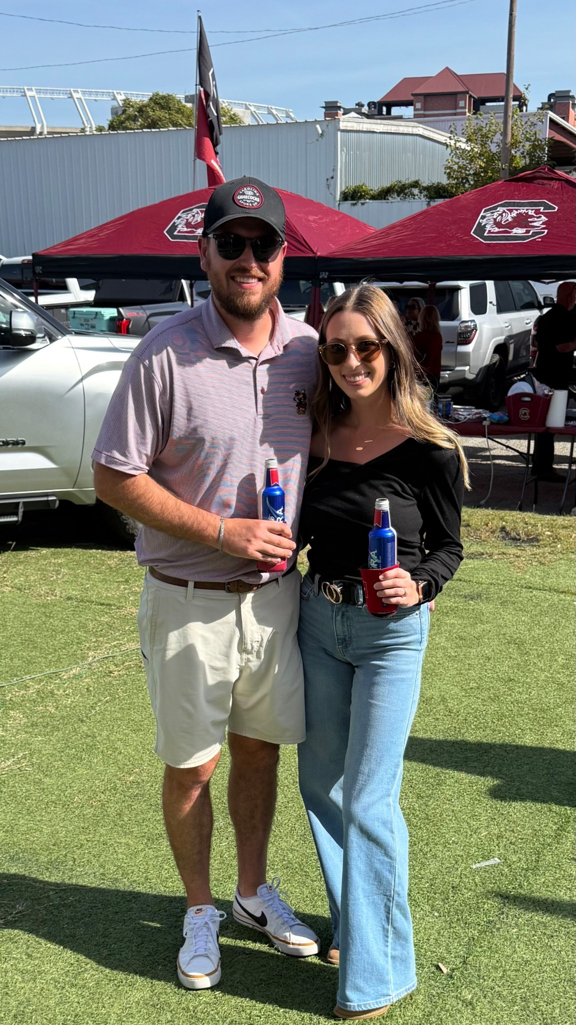 Easily my favorite jeans right now🤩🤩

Run a little small in my opinion

Typically a 0 in AE jeans, wearing a 4 here!