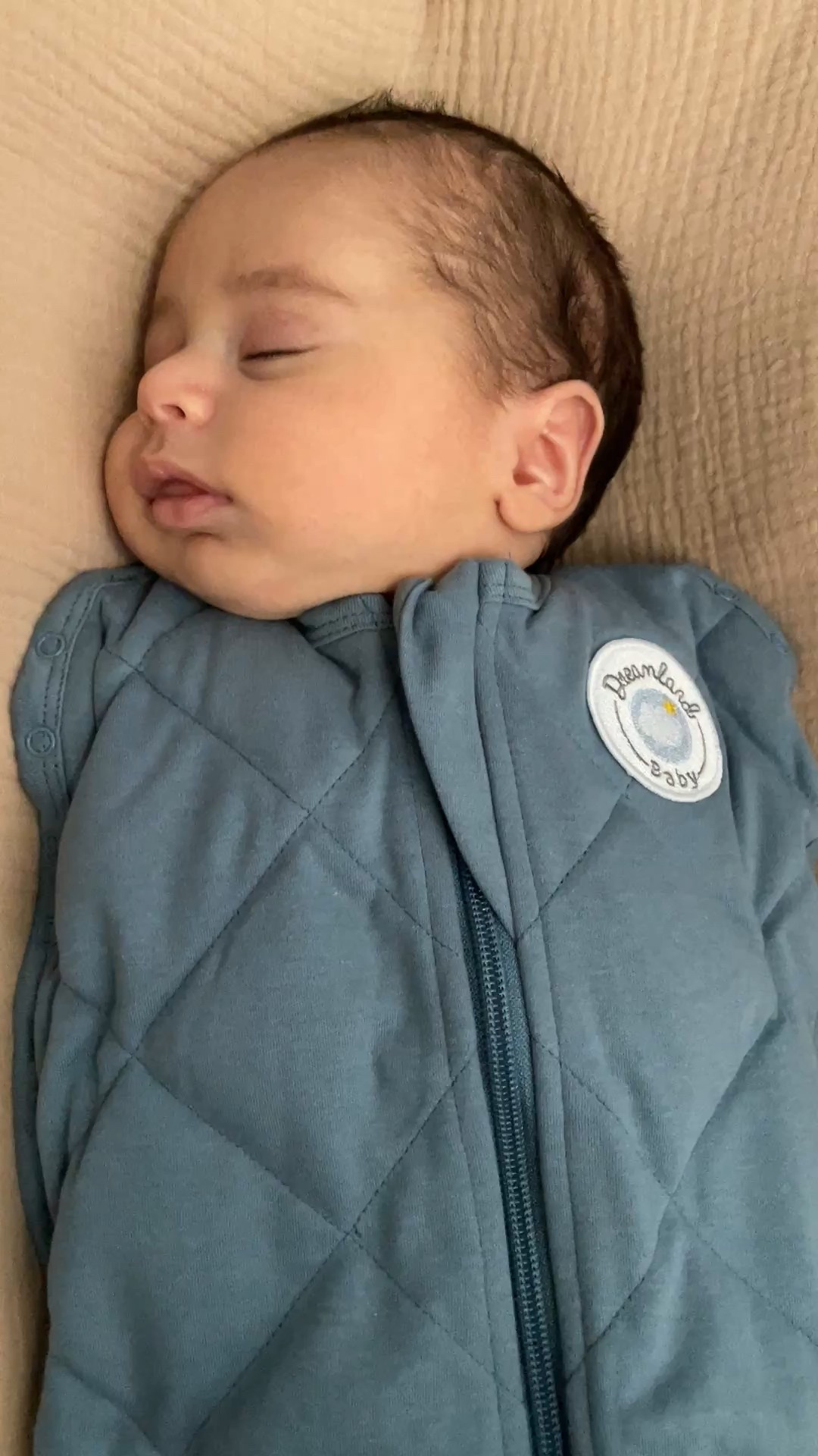 Weighted sleep sack 🙌🏼
Baby sleeping must have 
Dreamland baby weighted and non weighted sleep sack 

#LTKHome #LTKBaby #LTKFindsUnder100