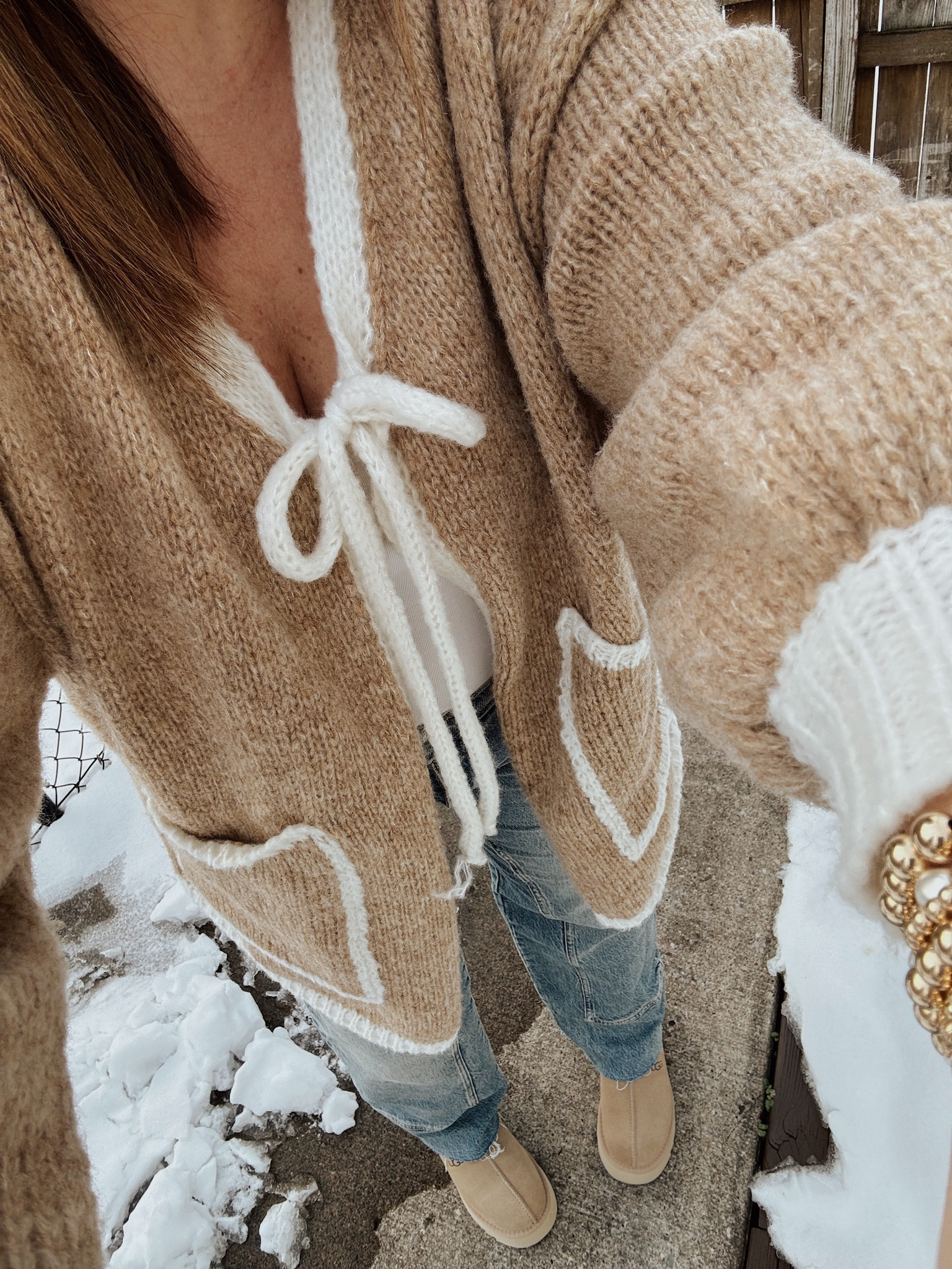 it’s the last monday of 2024! I still can’t believe how fast this year came and went 🫶🏻☺️ 

outfit linked in my bio @shop.ltk ❤️ my sweater is under $25 with a super soft oversized fit!

.
.
.

#winterstyle #cardigan #barreljeans #thisisfreepeople #freepeoplestyle #wethefree #affordableoutfit #ootd #happynewyear #teamltk #ltk 

#LTKStyleTip #LTKFindsUnder50 #LTKSeasonal