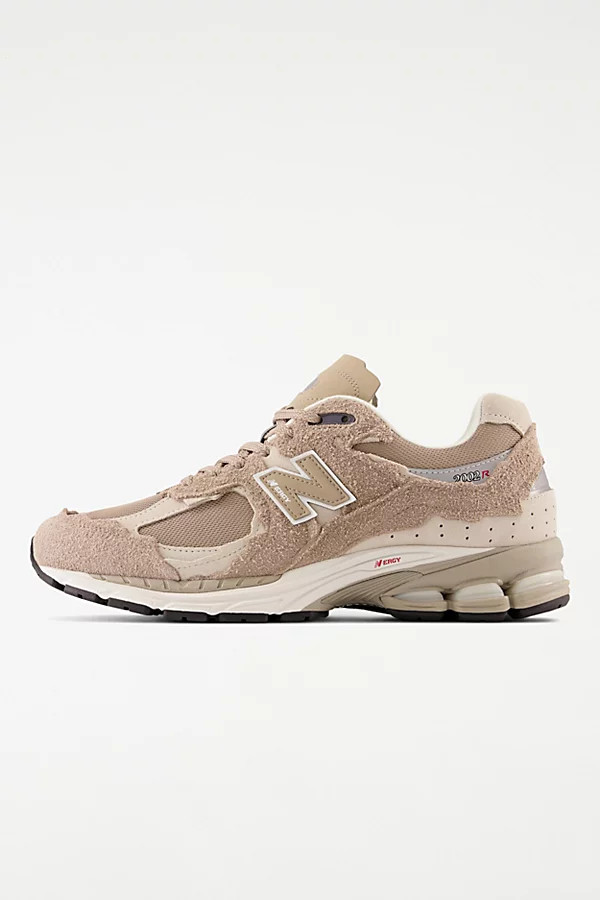 New Balance 2002R Protection Pack Sneaker | Urban Outfitters (US and RoW)