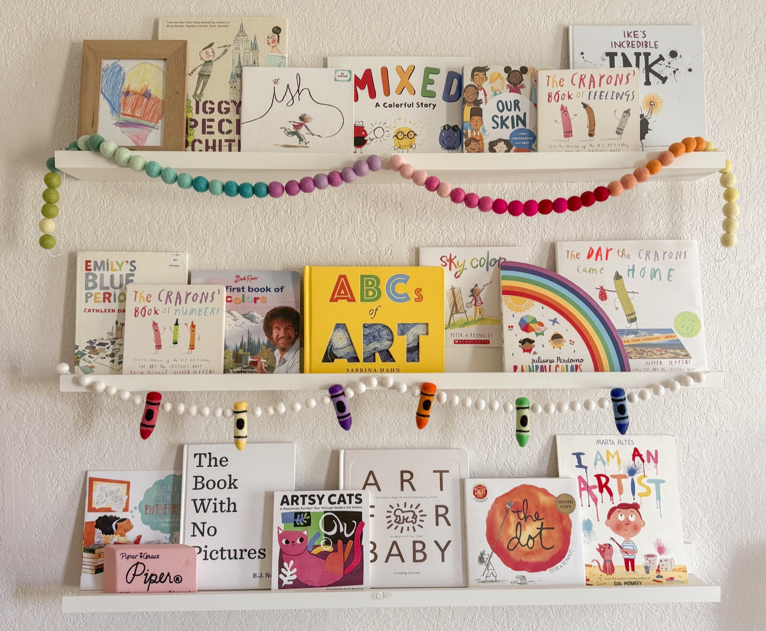 Art bookshelves 🎨🖌️🖼️👩🏼‍🎨 

#LTKHome #LTKFamily #LTKKids