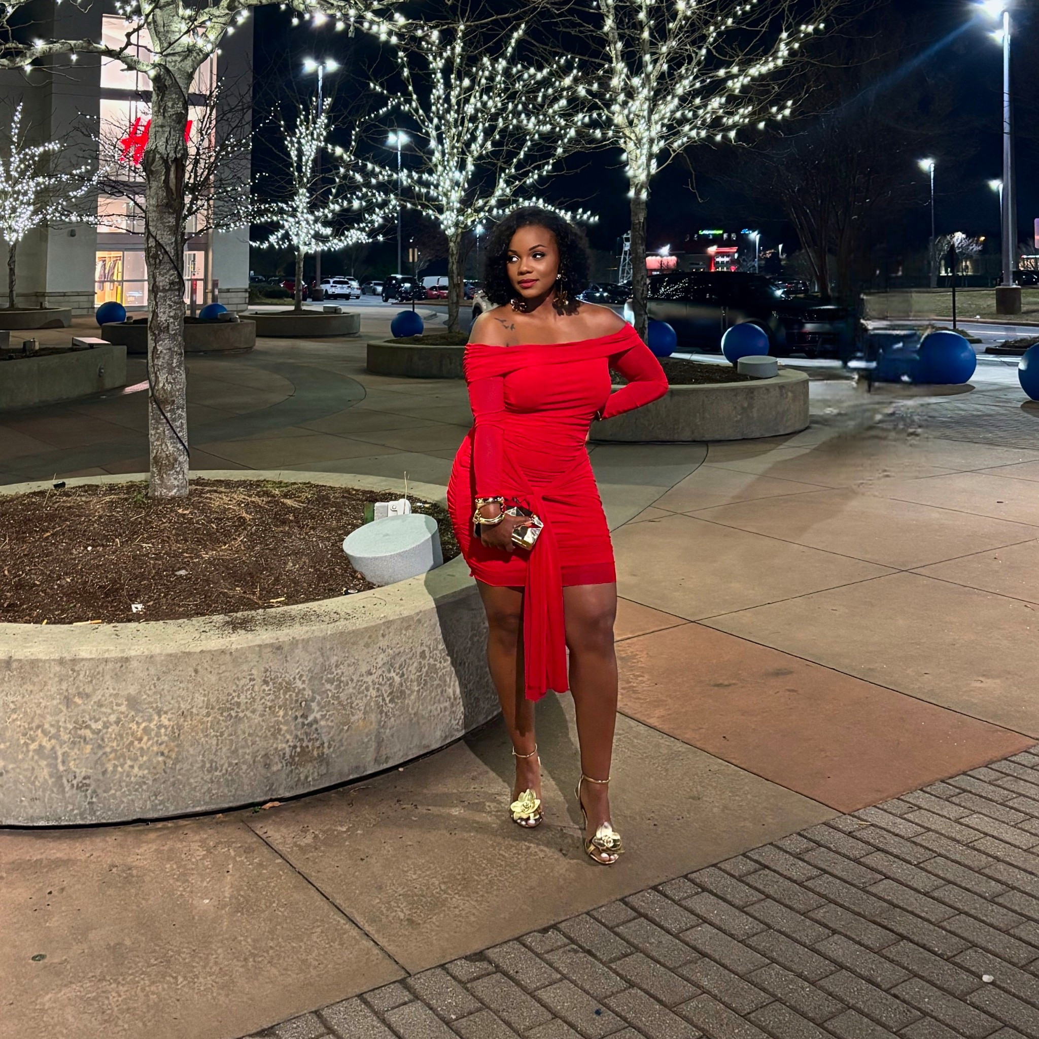 Flattering and comfy 🤍 This ruched dress hugs in all the right places perfect for date night or brunch ✨

#LTKootd #LTKgrwm #LTKmomlife