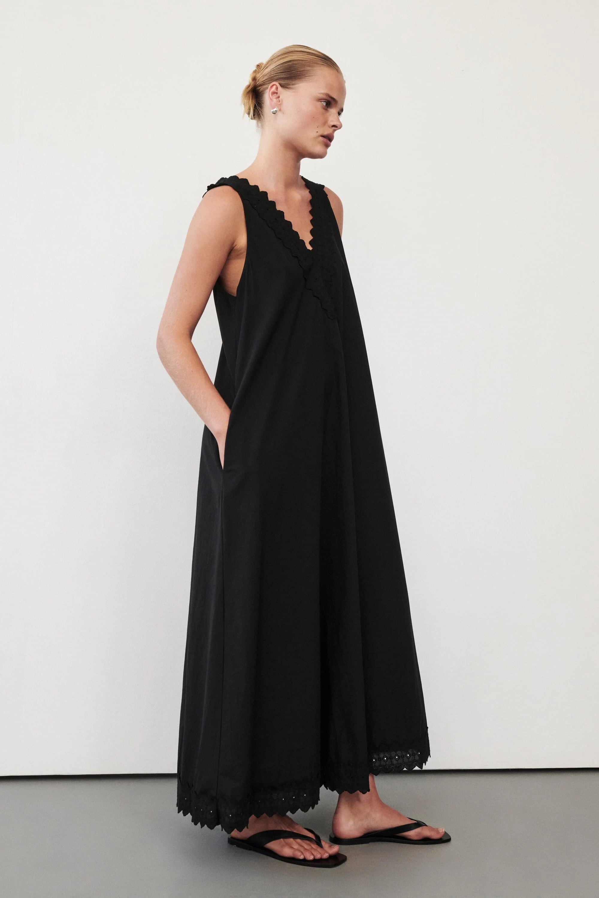 ANNABEL BLACK SLEEVELESS V NECK MIDI DRESS | DISSH