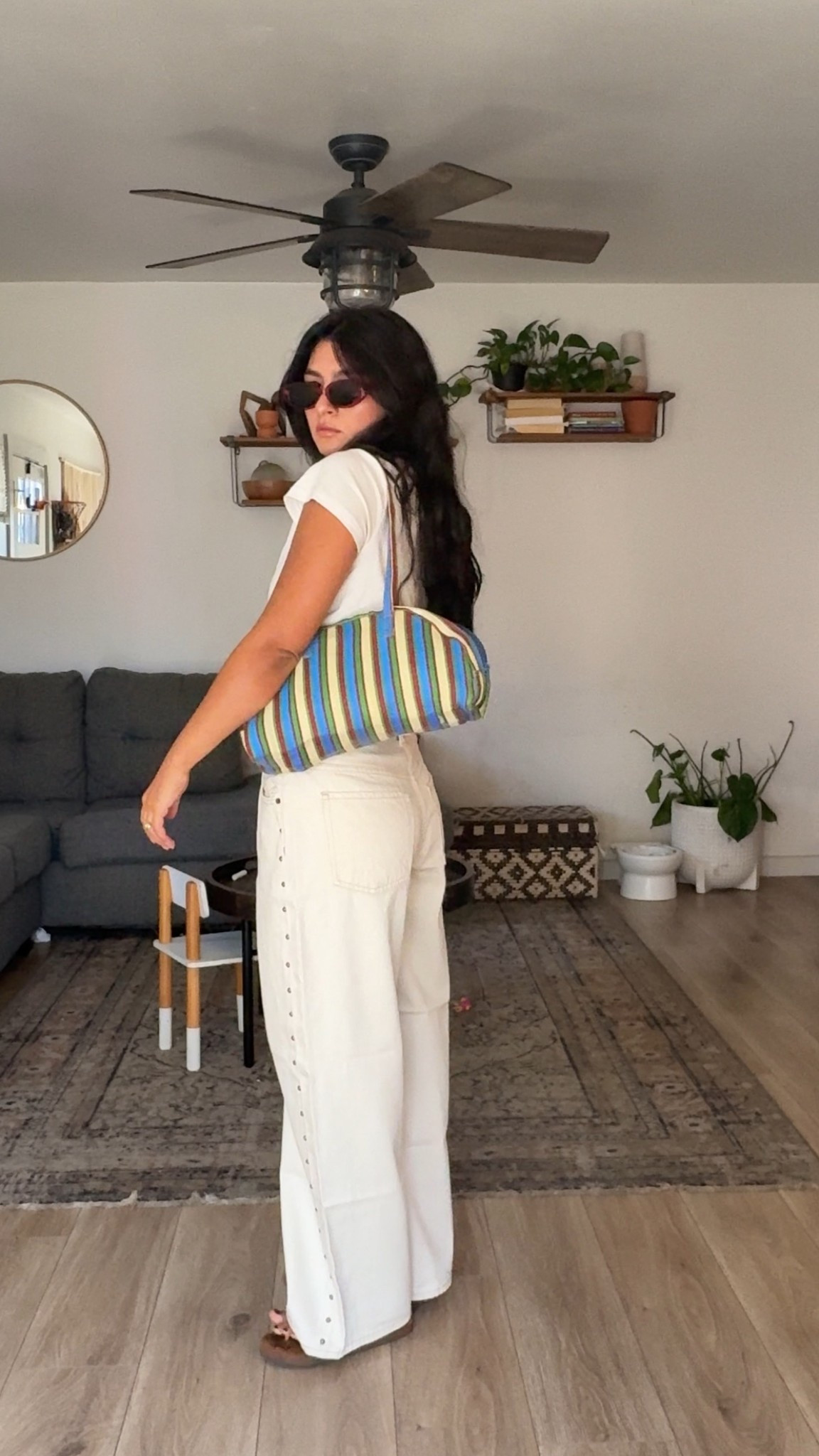 #baggyjeans #studdedjeans #monochromic #simpleoutfit