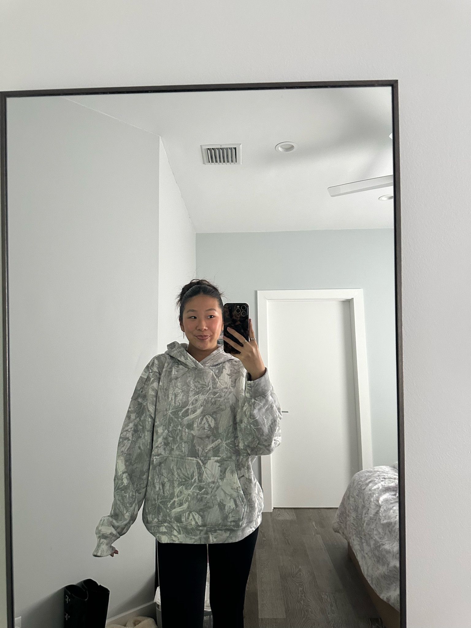 NOT THE HOODIE BUT OFF THE SHOULDER WHITE HOLLISTER CAMO