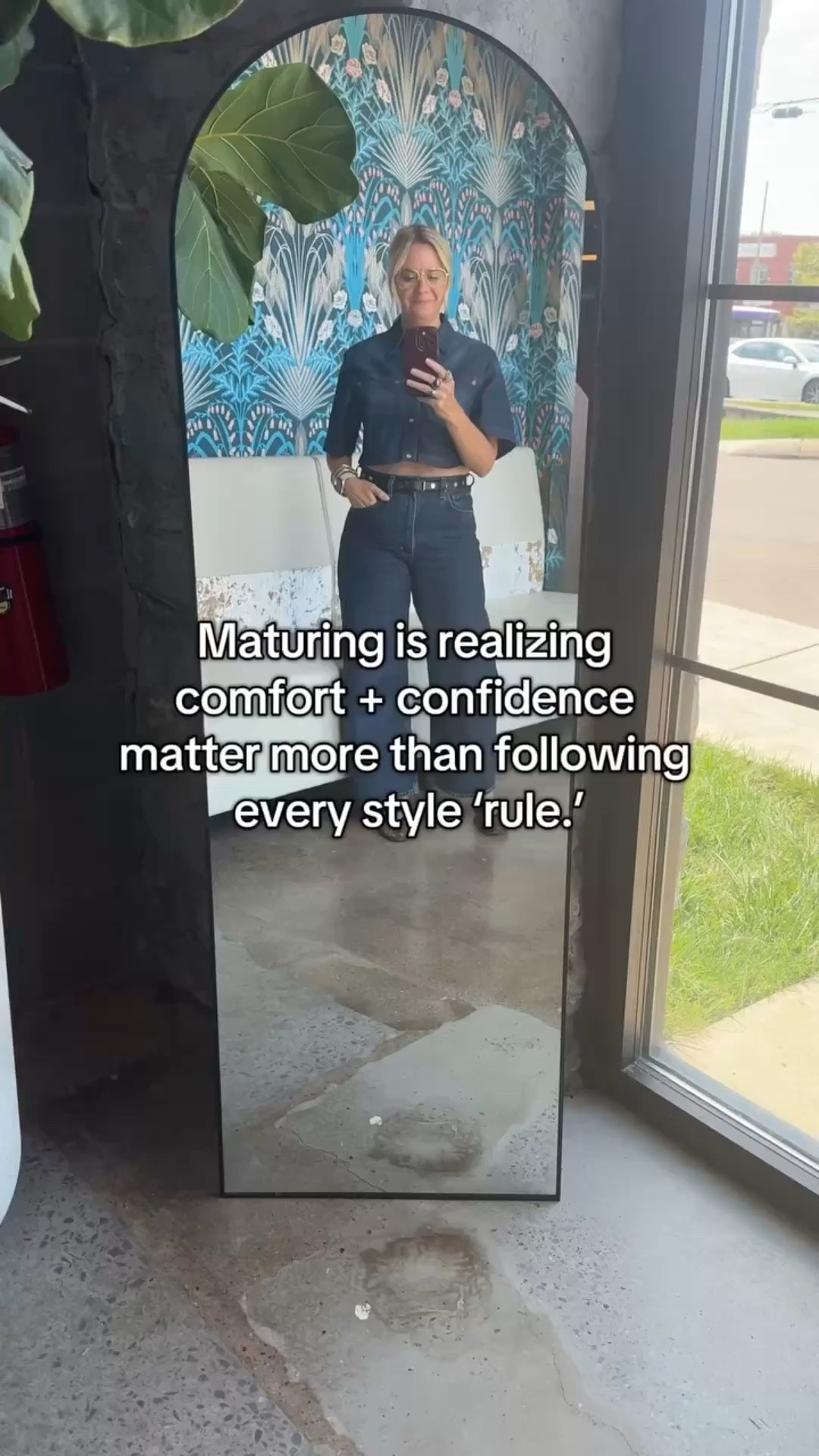 ✨ Maturing in style doesn’t mean losing the fun—it means letting go of the pressure to follow every fashion “rule.” The real magic happens when your wardrobe feels like YOU: effortless, confident, and comfortable. Because here’s the truth: a polished look isn’t about doing it “right,” it’s about doing it your way. 👏 👉 Tell us, what’s one style ‘rule’ you’re ready to break?