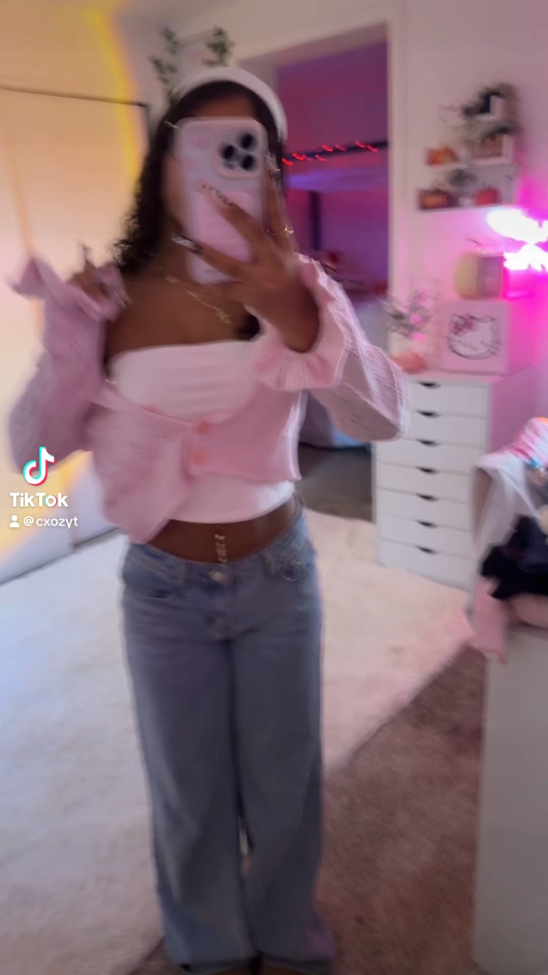this outfit is so cute 🤗
jeans - 23