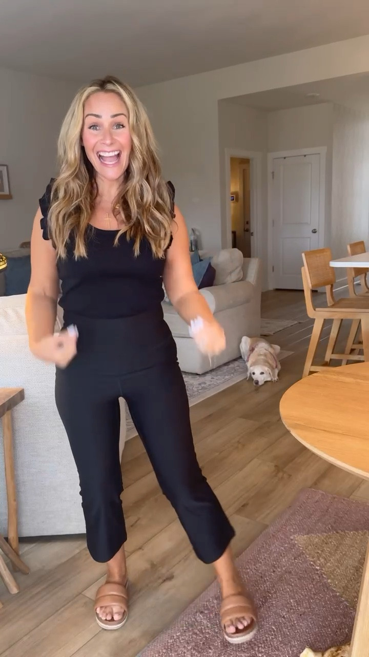 I cannot contain my excitement for these kick flare leggings from Old Navy (40% off today) 🖤

If you love the kick crop jeans you will absolutely be OBSESSED with these kick flare leggings! I’m wearing a Medium petite and I ordered 2 more pair already because these will be my house pants for the foreseeable future.

#size6outfits #size8outfits #petitefashion #petiteoutfits #oldnavy #madewell

#LTKsalealert #LTKfindsunder50 #LTKstyletip