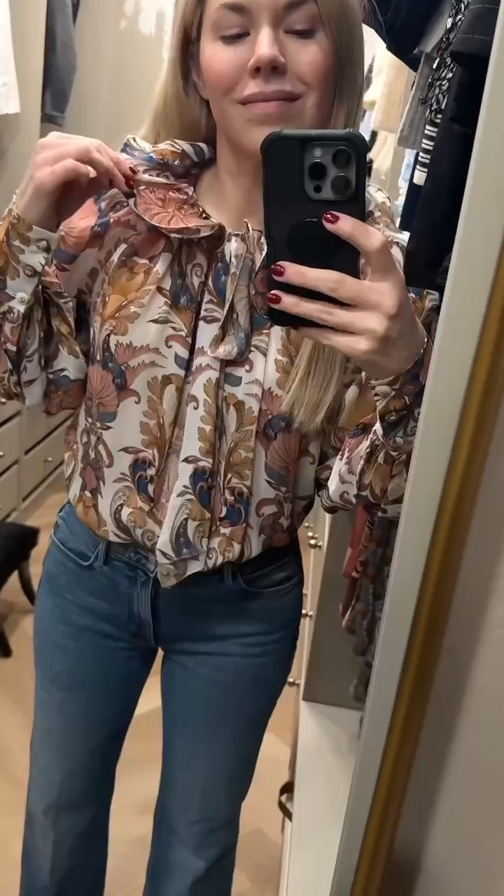 Spring outfit 
**JEANS RUN SMALL BUT HAVE A LITTLE STRETCH**
I sized down for a more loose fit - they do run on the smaller side 