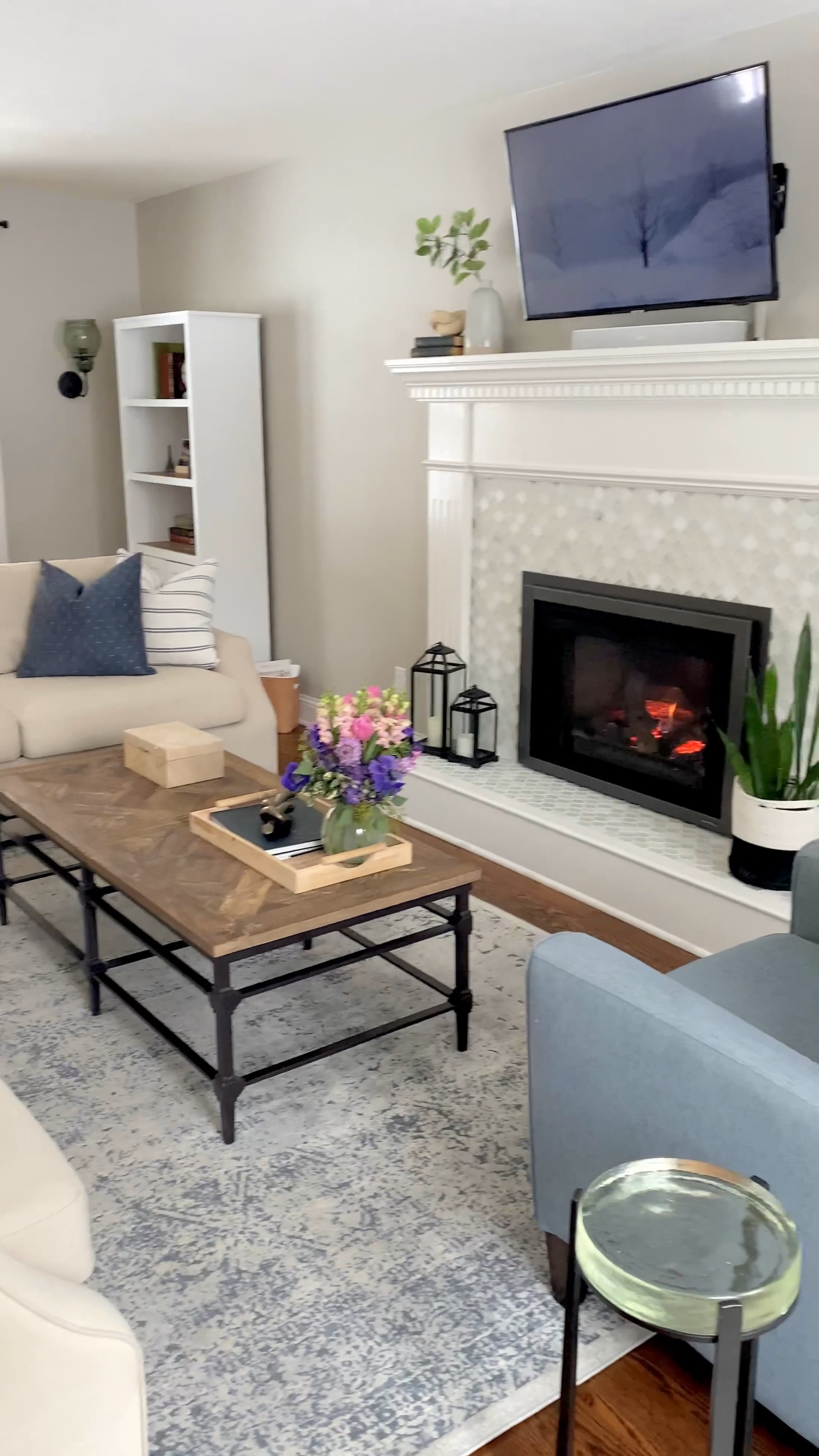 Winter living room styling and decor

#LTKhome #LTKSeasonal #LTKfamily