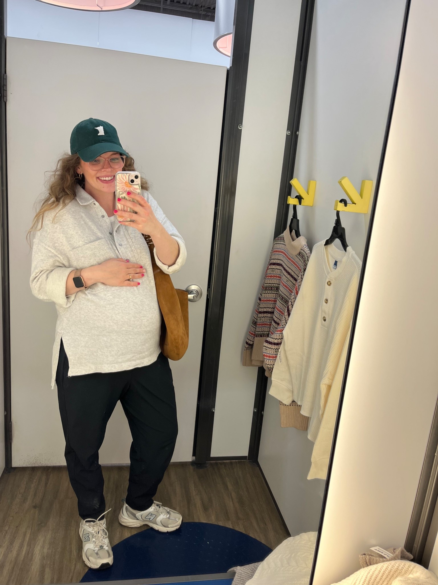 30 weeks 6 days + getting errands done! Had to stop at Old Navy and see what they had going on! So many classic sweaters and long sleeves 😍 but this was my outfit and i absolutely love this top from Aerie! It’s so good!!!