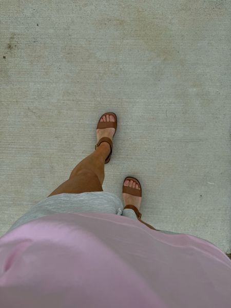 Comfy summer outfit

Summer sandal / comfy shorts / affordable outfit /



#LTKSeasonal #LTKStyleTip #LTKShoeCrush