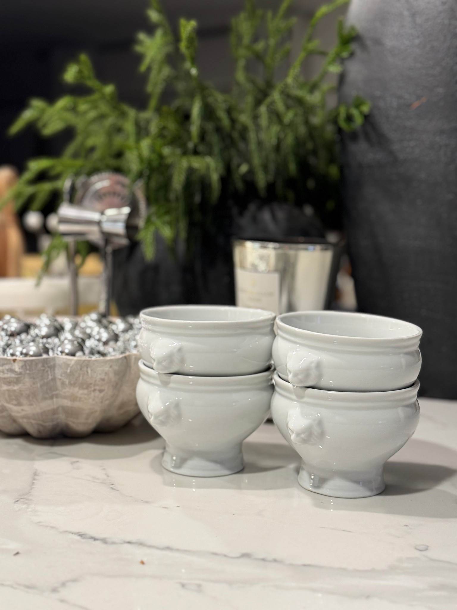 Amazon really surprised me with this one 🤍✨
Porcelain lion head soup bowls that feel collected, classic, and so elevated. Linking this Amazon find in my LTK 🤍

#amazonhomefinds
#amazonfinds
#amazonkitchen
#amazonhome
#kitchenfinds
#homedecorfinds
#elevatedhome

#LTKHome #LTKfoodie #LTKHoliday