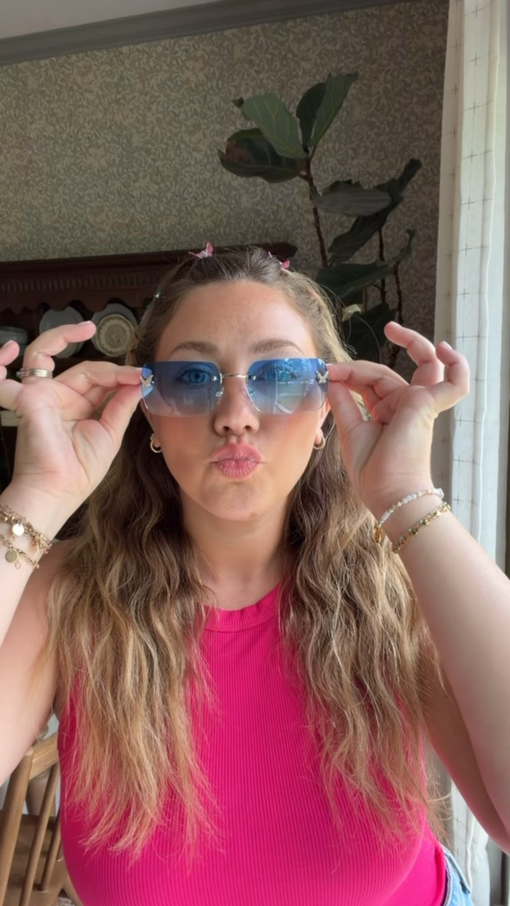 Hilary duff concert fit! Lizzie McGuire vibes 🩷

THEBLOOMINGNEST concert outfit target Amazon hair clips sunglasses crocs 