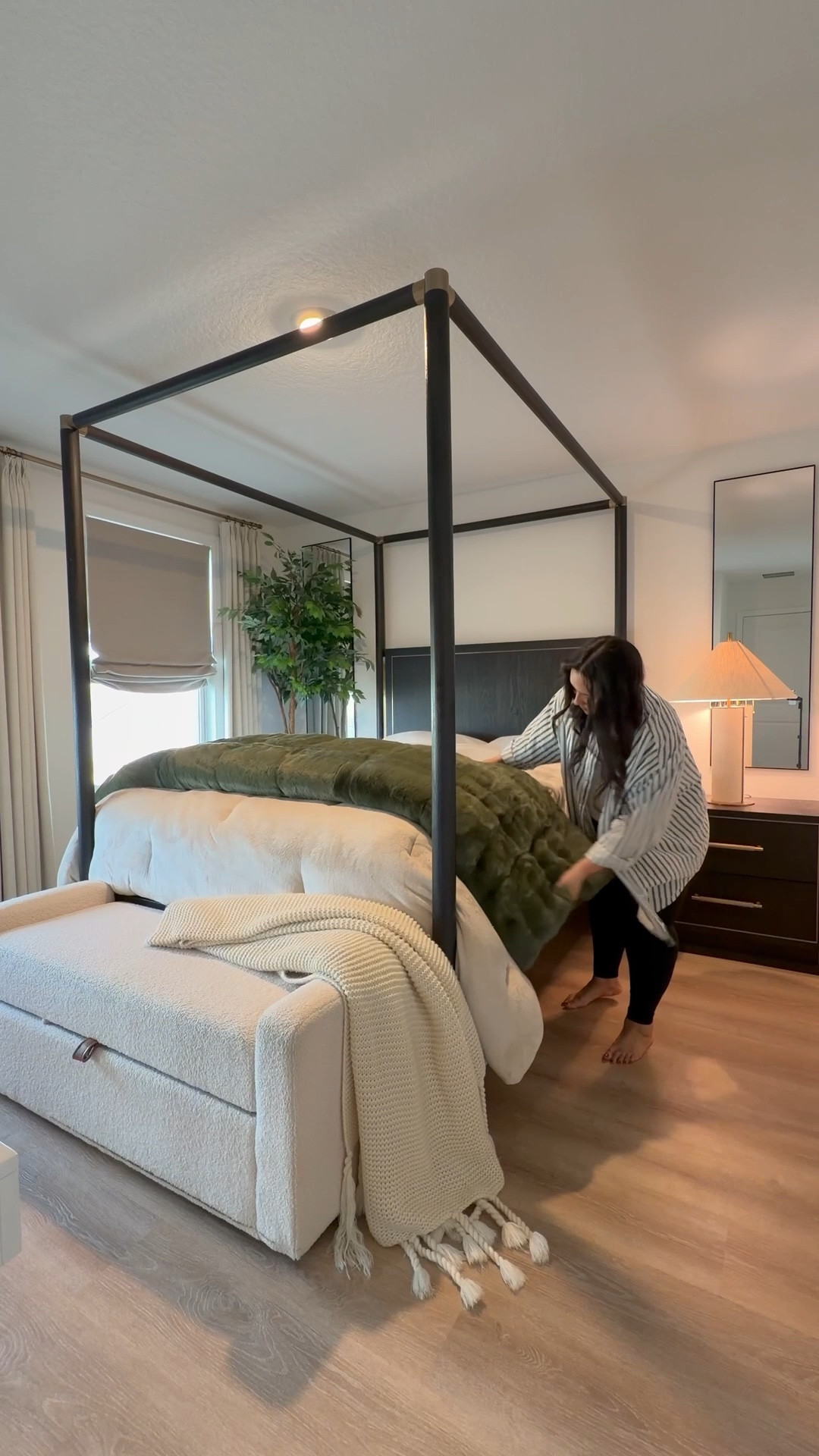 In love with this gorgeous green comforter from Amazon! 😍❤️



Bedroom fresh
Bedroom makeover
Bedding
Winter bedding
Christmas bedding
Christmas bedroom
Bedroom decor
Warm bedding

#LTKHome