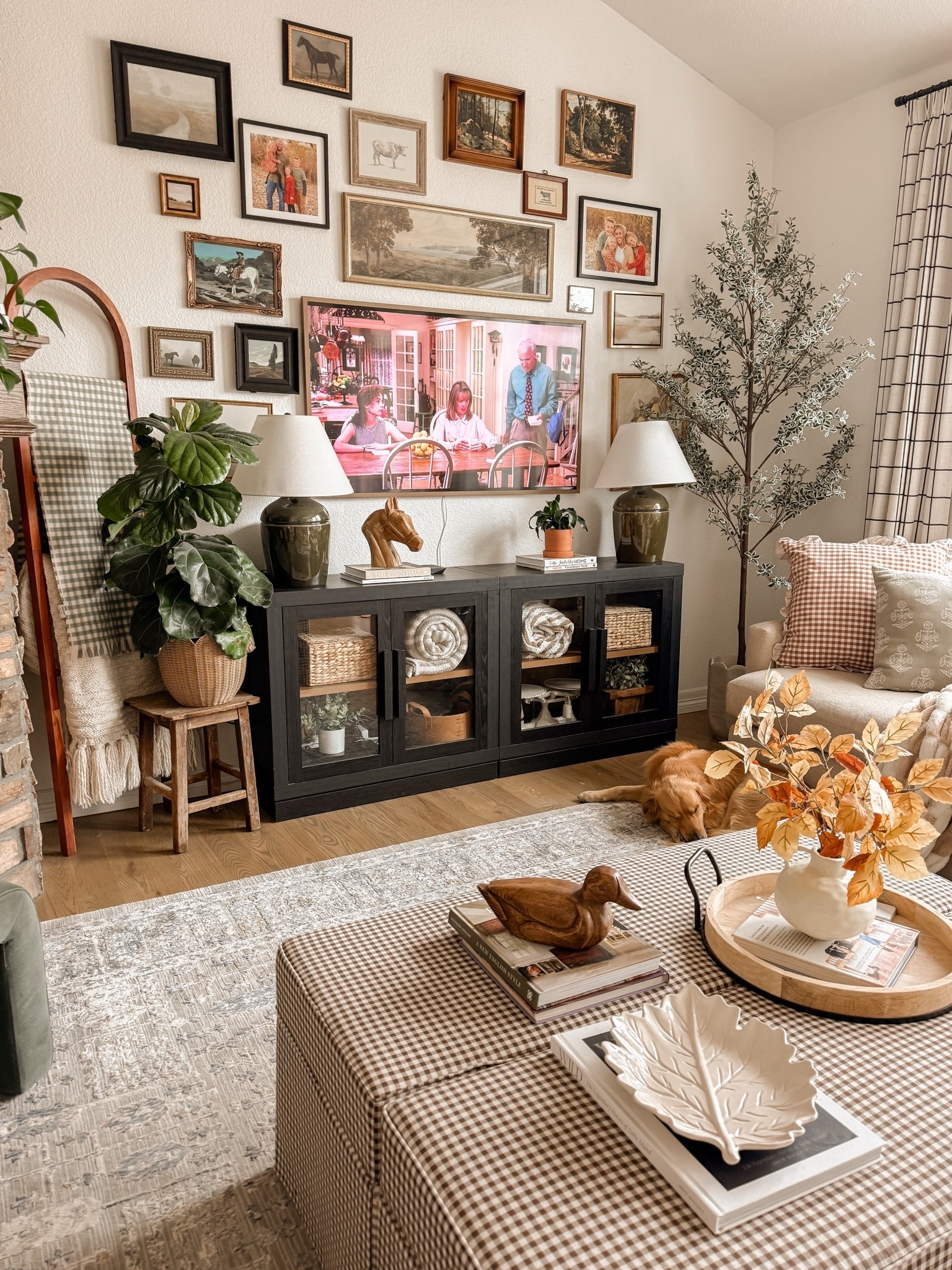 Cozy living room 

Fall decor, Sarah Joy