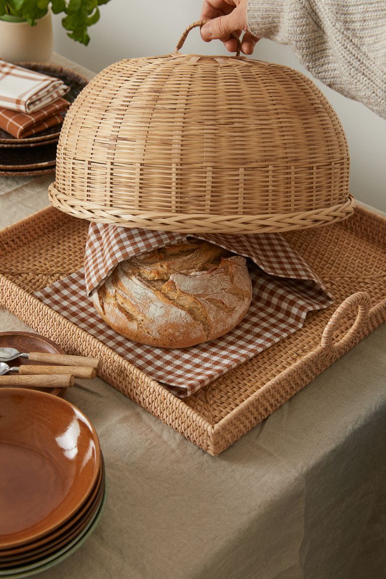 Square tray in braided rattan with round handles and a low rim. Height of rim 1 1/2 in. Width 15 ... | H&M (US + CA)