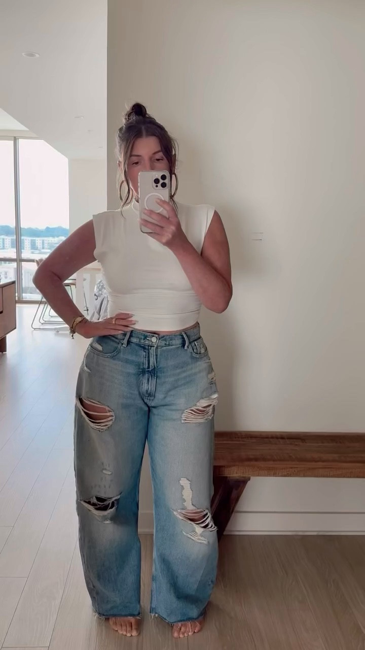 Who doesn’t love the simplicity of jeans and a tee?

#LTKActive #LTKootd #LTKSeasonal