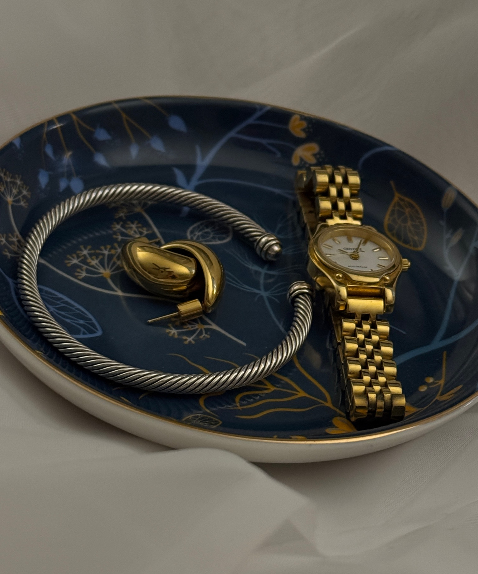 The prettiest jewelry dish 🦋 perfect gift for someone who loves a boho vibe for their sparkly accessories!
Watch& Earrings: Cendrè
Bracelet: David Yurman 

#LTKGiftGuide #LTKSeasonal #LTKHoliday