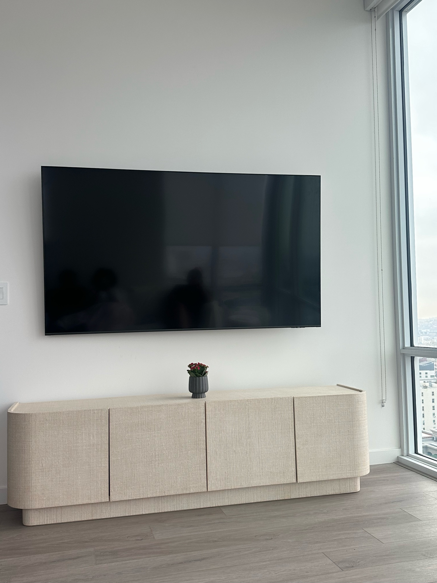 found a modern, elevated tv stand 🤍

#tvstand #sidetable #consoletable 

#LTKHome