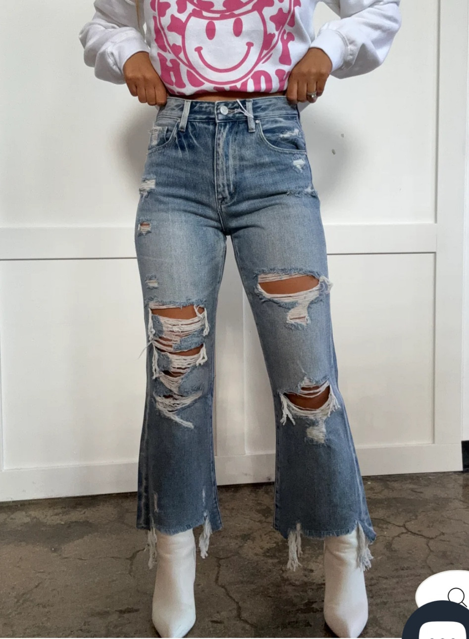 New distressed cropped flare jeans have been restocked!! These do have stretch! Code LORI20 to save



#LTKStyleTip #LTKFindsUnder100 #LTKSeasonal
