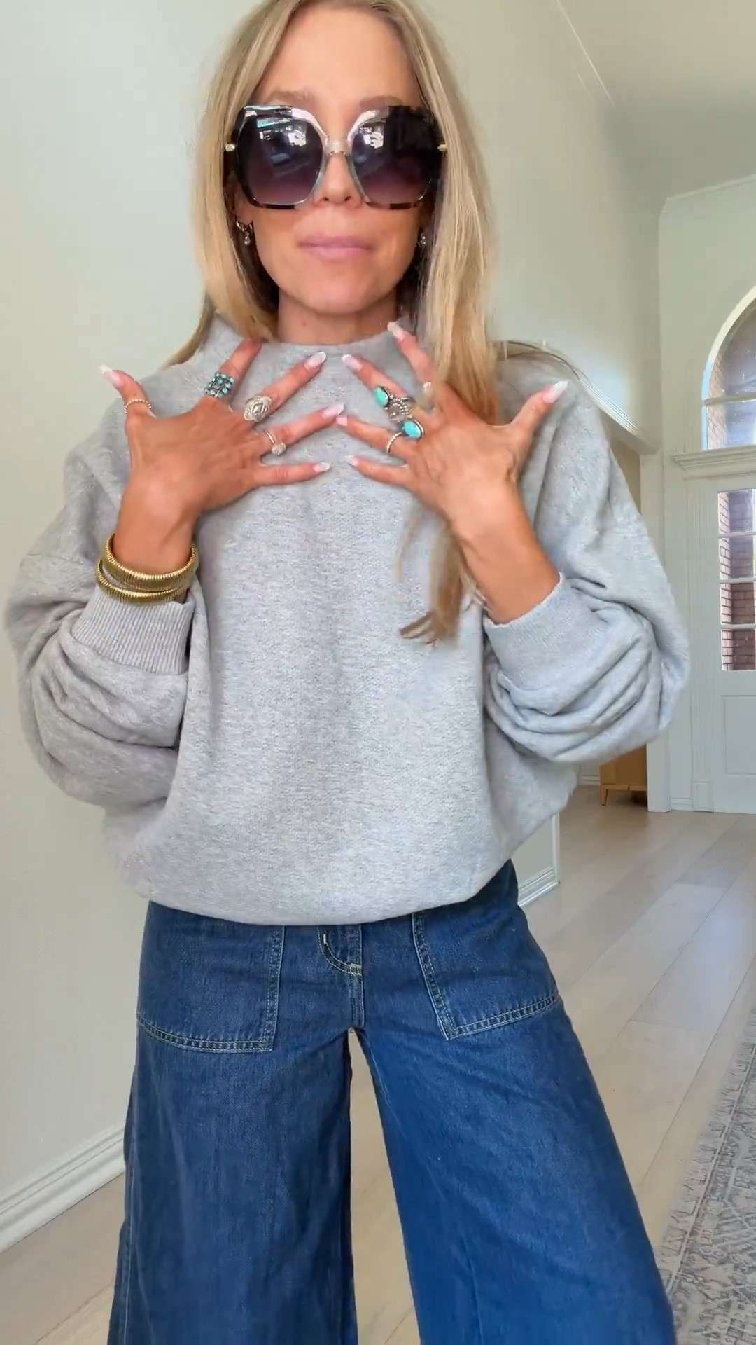 🤍This mock neck is so freaking good! Rip tags off and wear instantly! 

Wearing tts (small) 120lbs 5’5”